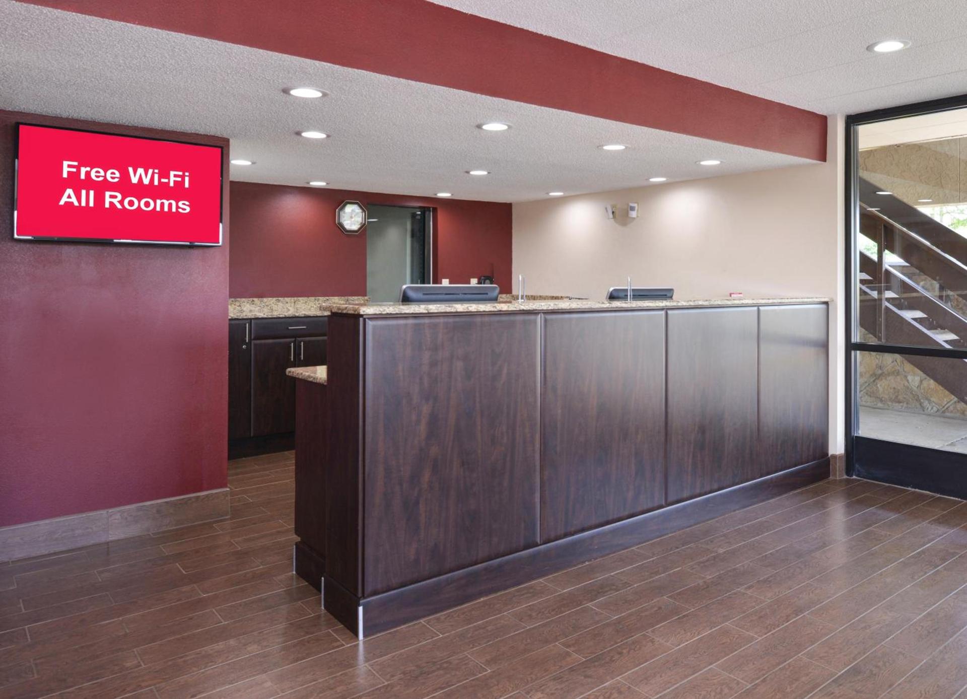 Red Roof Inn Champaign - University photo 3
