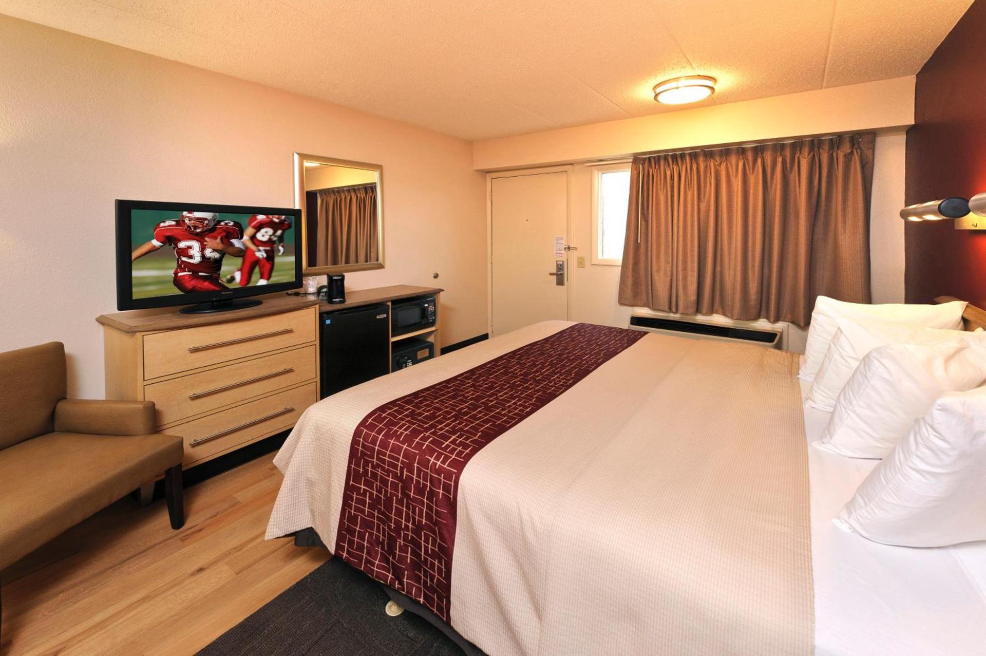Red Roof Inn Dayton North Airport photo 9