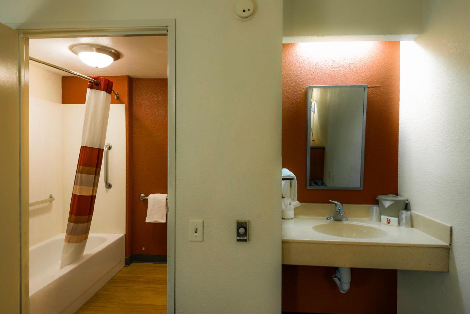 Red Roof Inn Chicago - Joliet photo 26