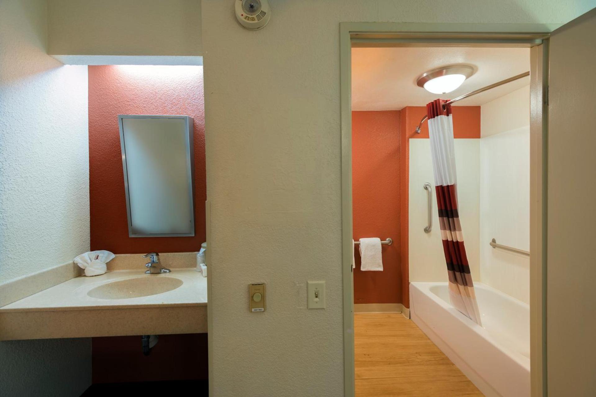 Red Roof Inn Chicago - Joliet photo 27