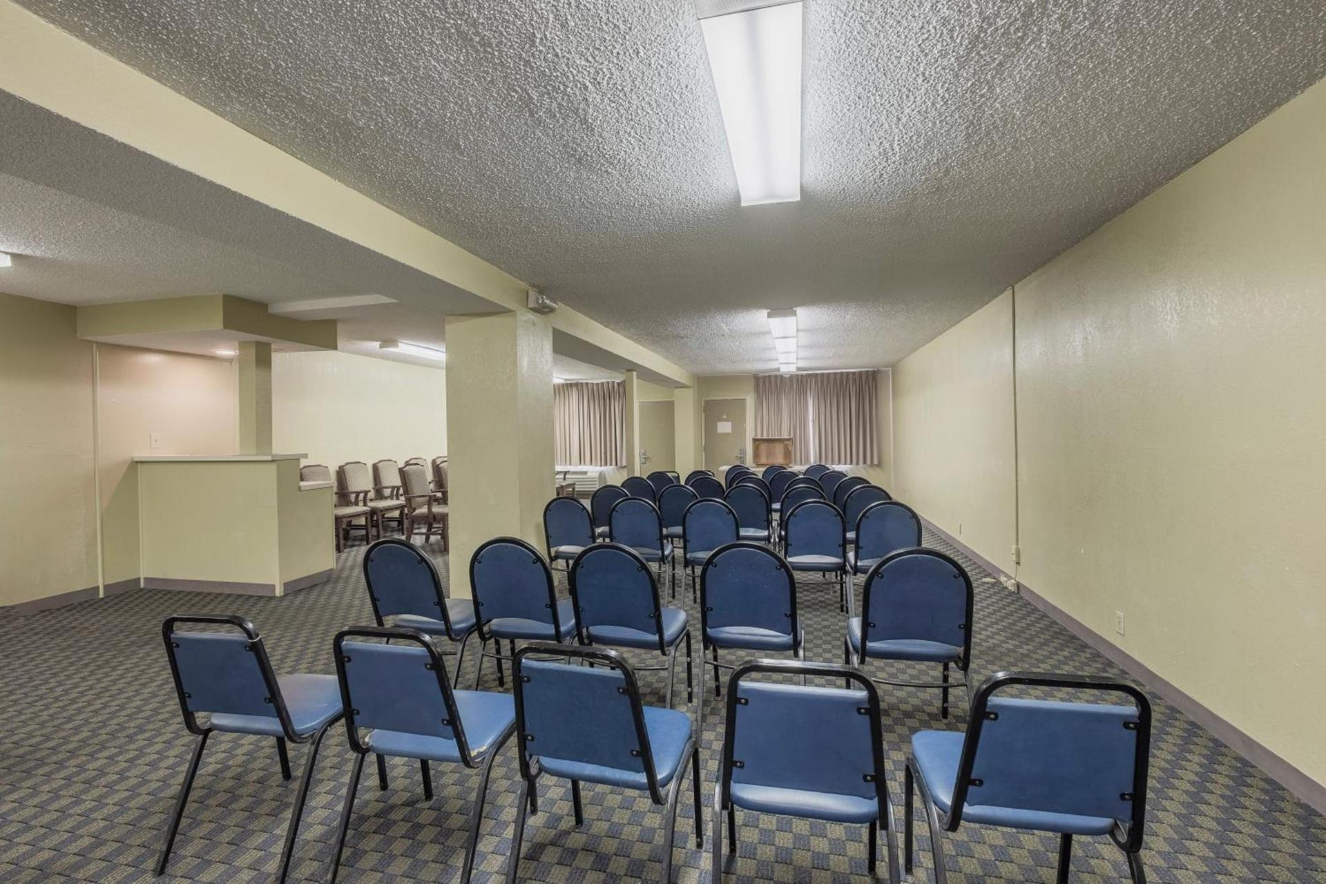 Red Roof Inn Meridian photo 16