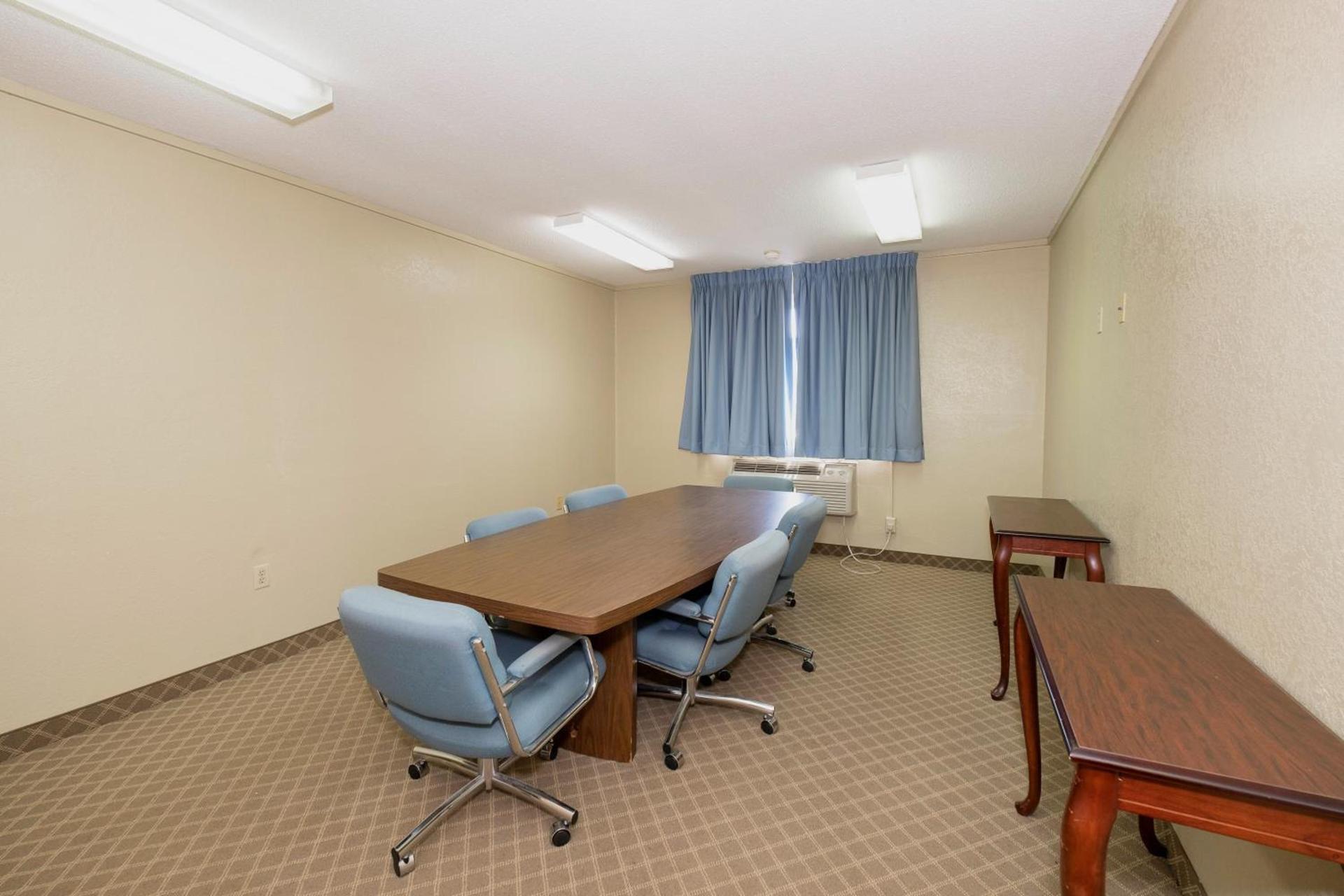 Red Roof Inn Meridian photo 18