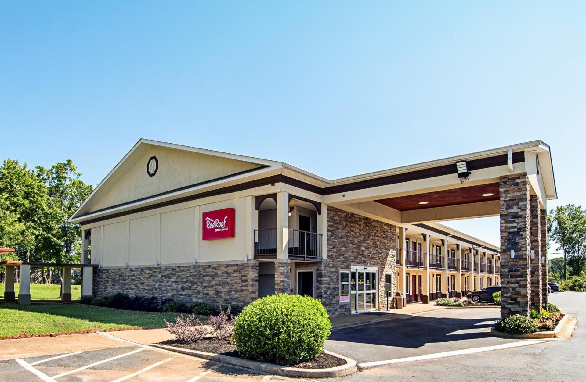 Red Roof Inn & Suites Greenwood, SC — hotel in Greenwood