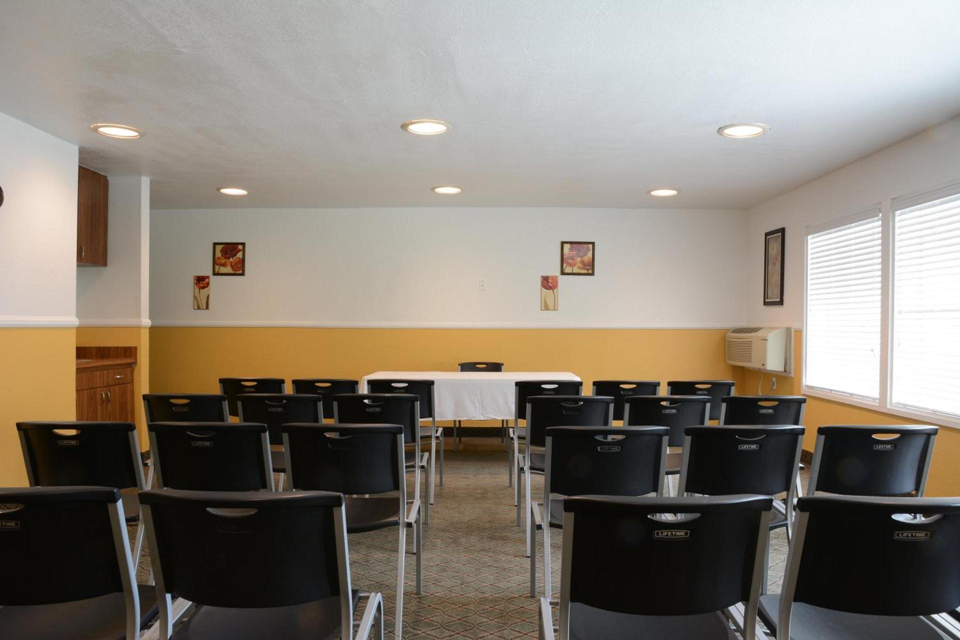 Red Roof Inn San Dimas - Fairplex photo 14