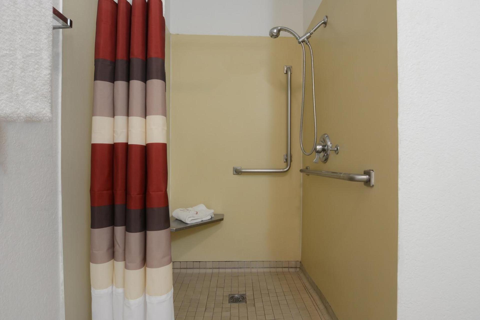 Red Roof Inn San Dimas - Fairplex photo 24