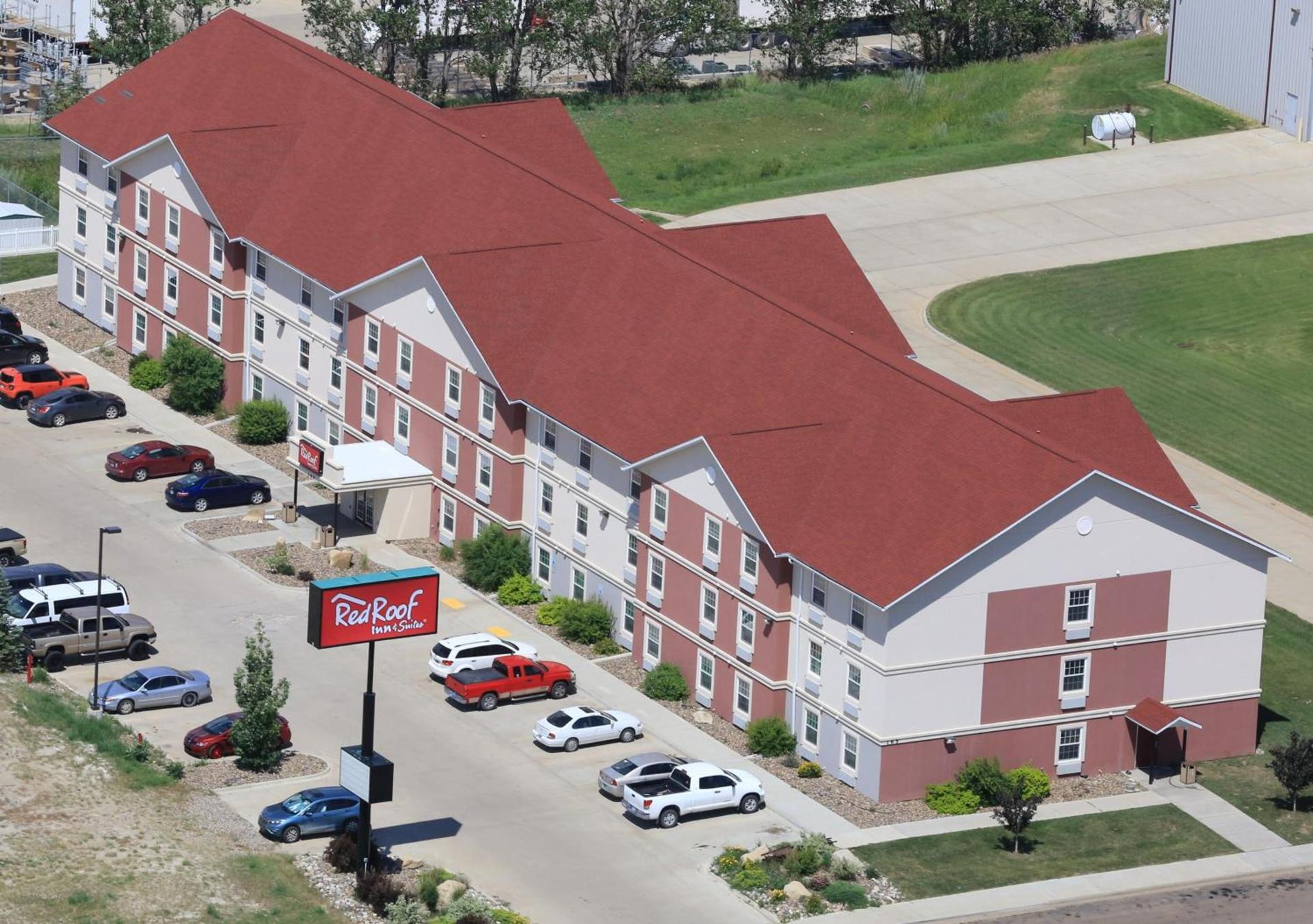 Red Roof Inn & Suites Dickinson photo 2