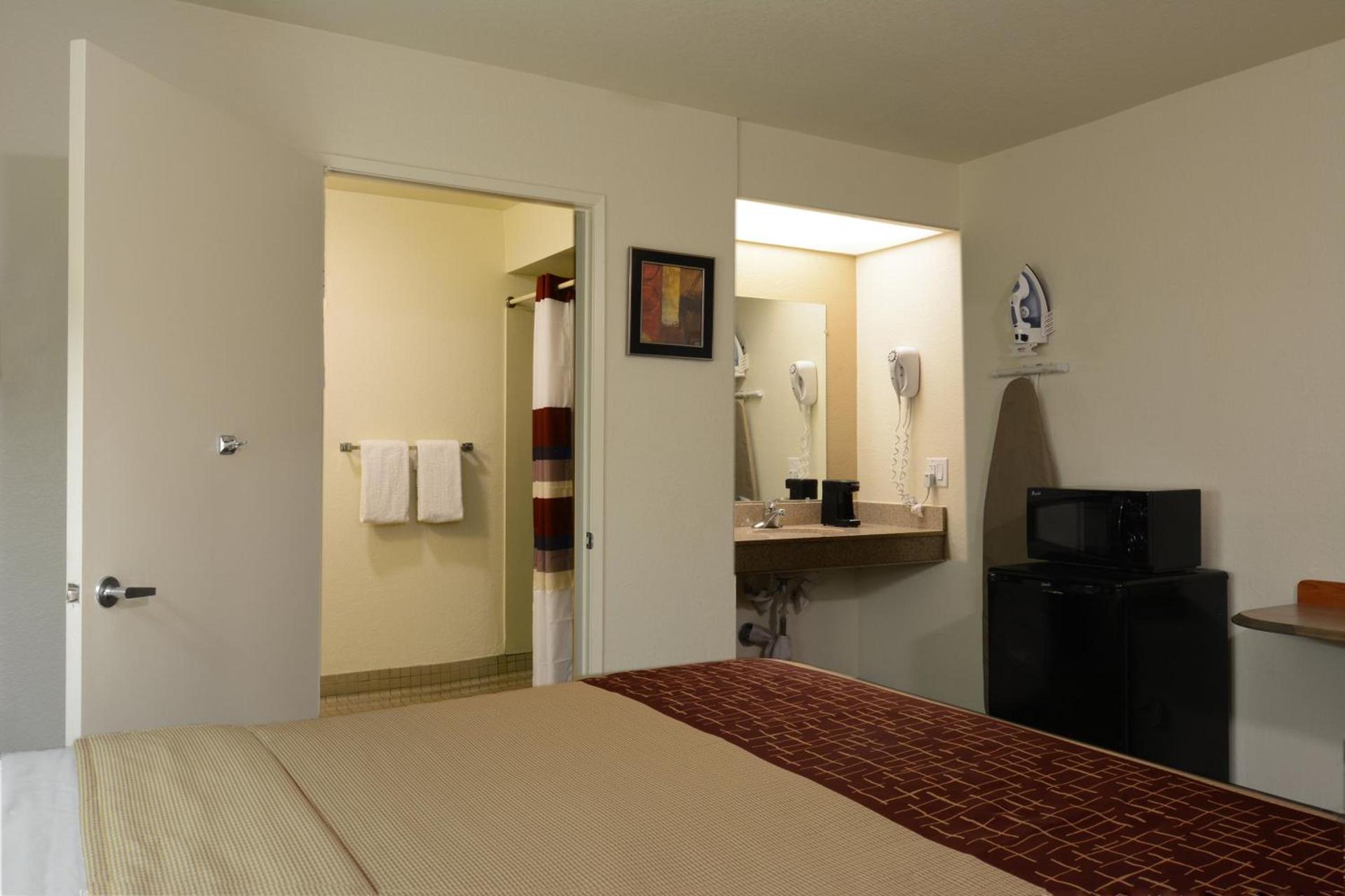 Red Roof Inn San Dimas - Fairplex photo 21