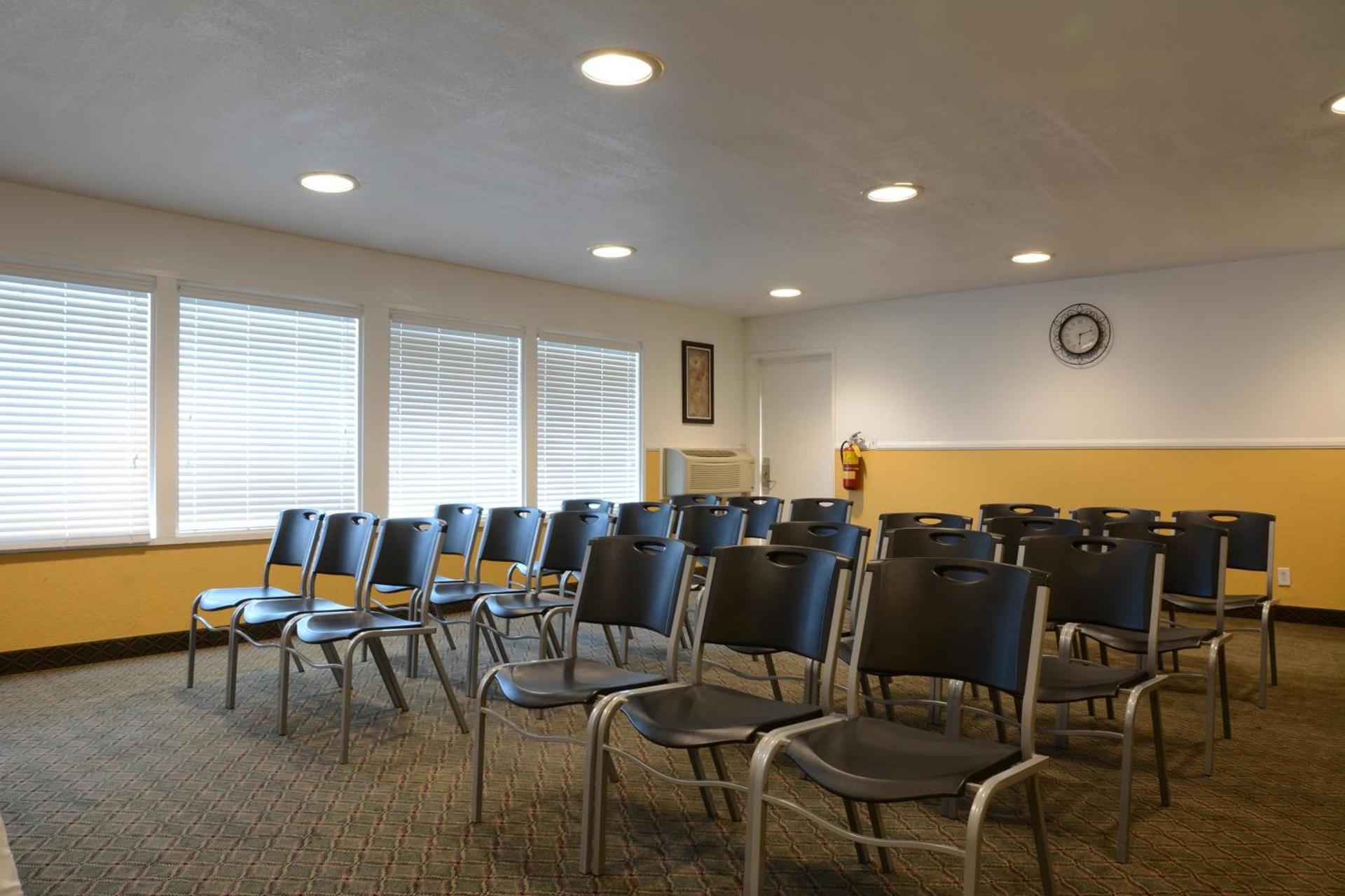Red Roof Inn San Dimas - Fairplex photo 16