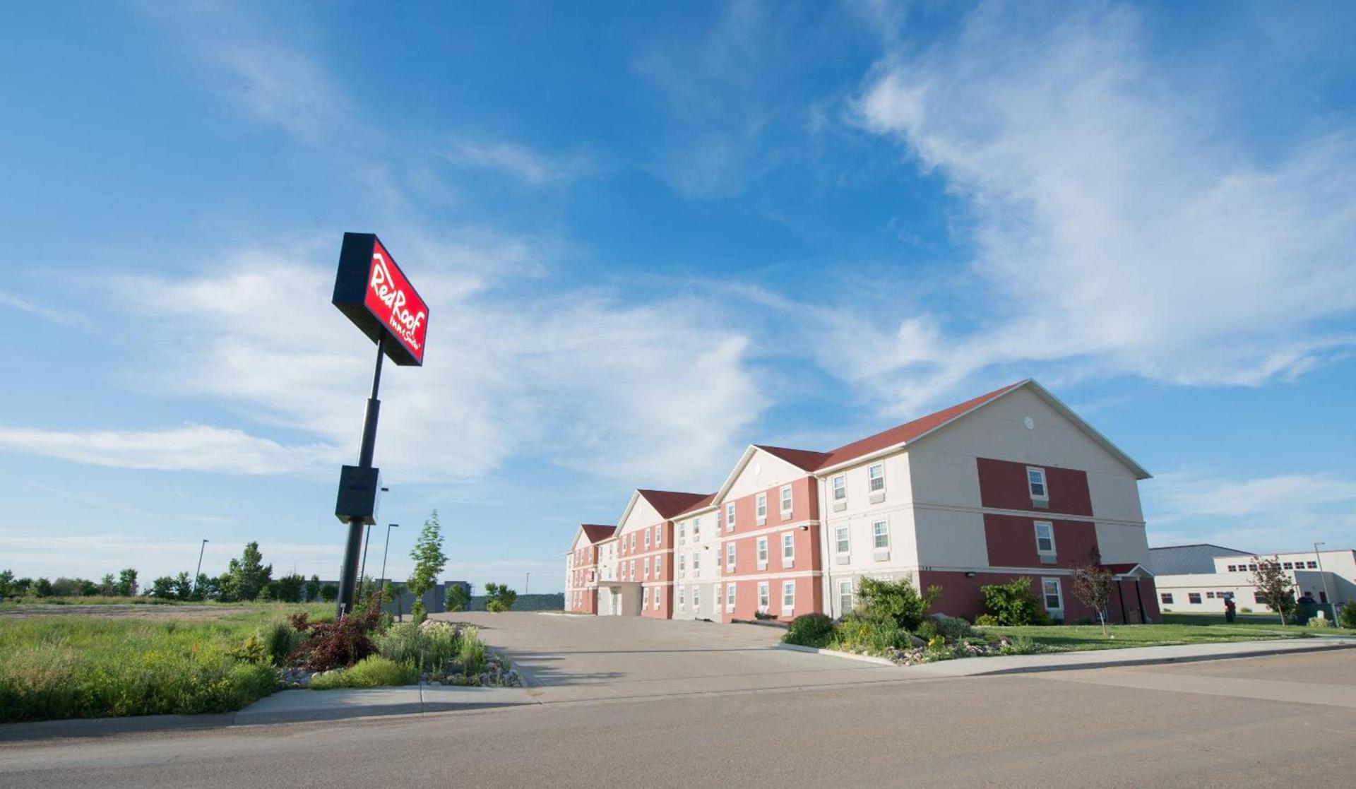 Red Roof Inn & Suites Dickinson photo 4