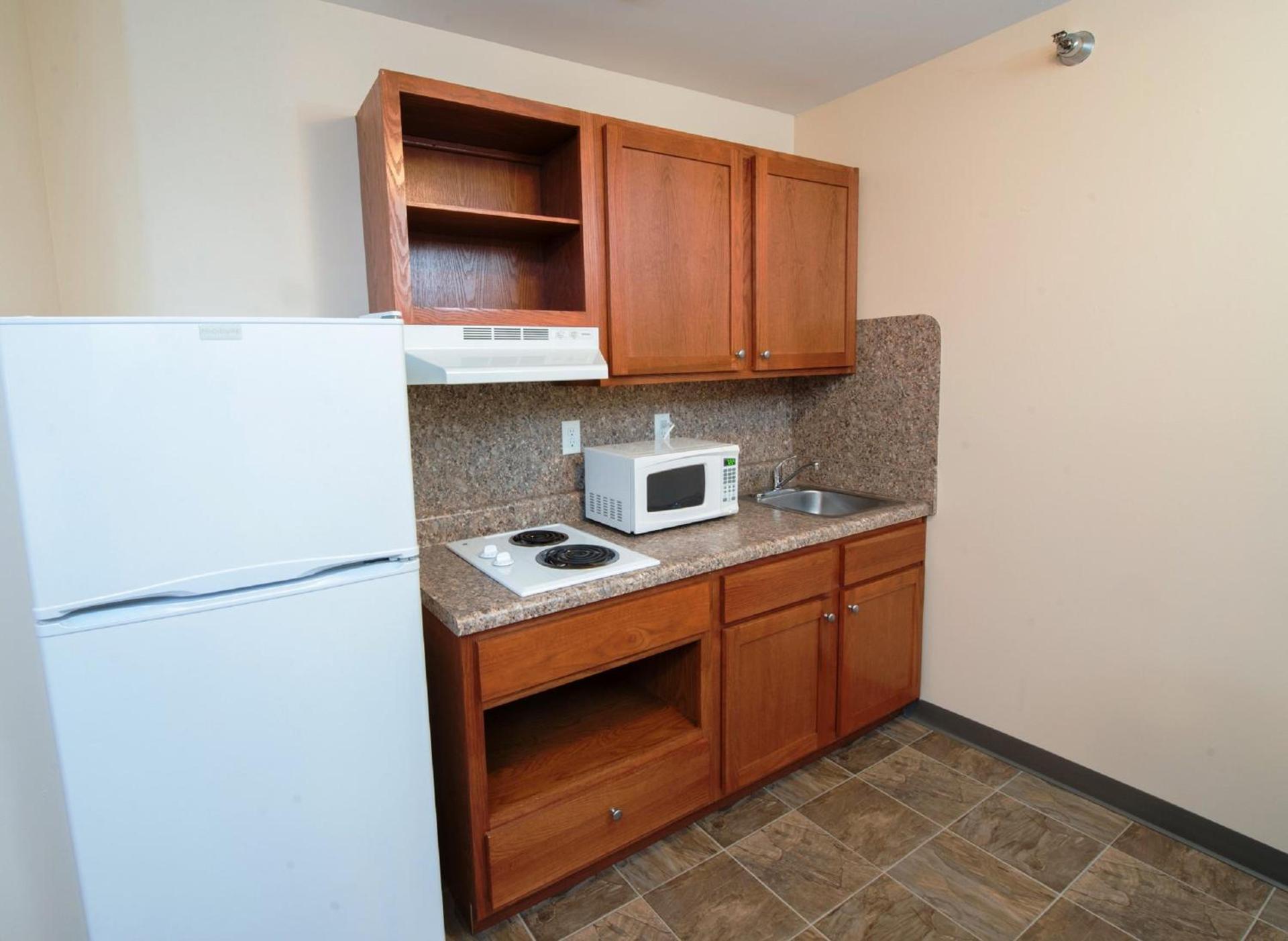 Red Roof Inn & Suites Dickinson photo 28