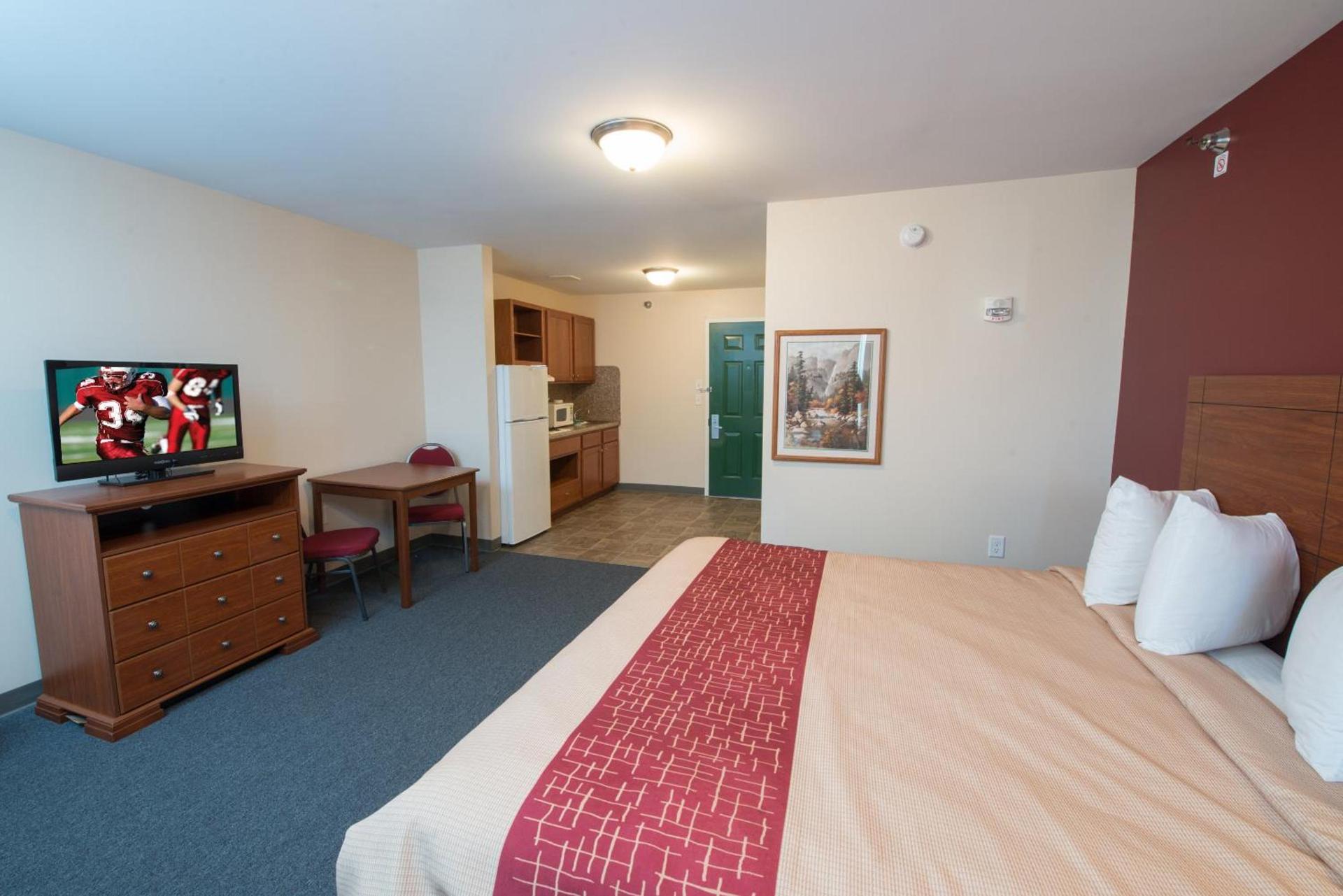 Red Roof Inn & Suites Dickinson photo 27