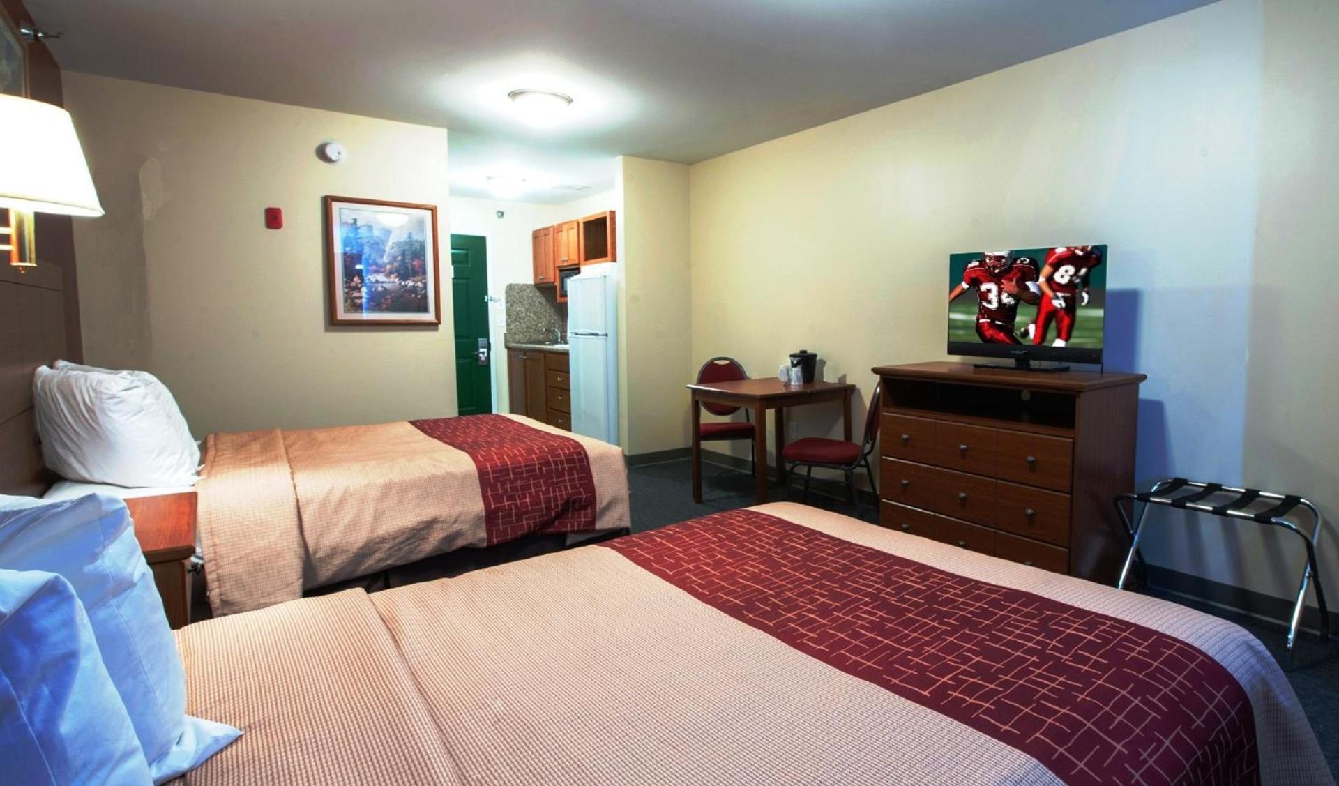 Red Roof Inn & Suites Dickinson photo 25