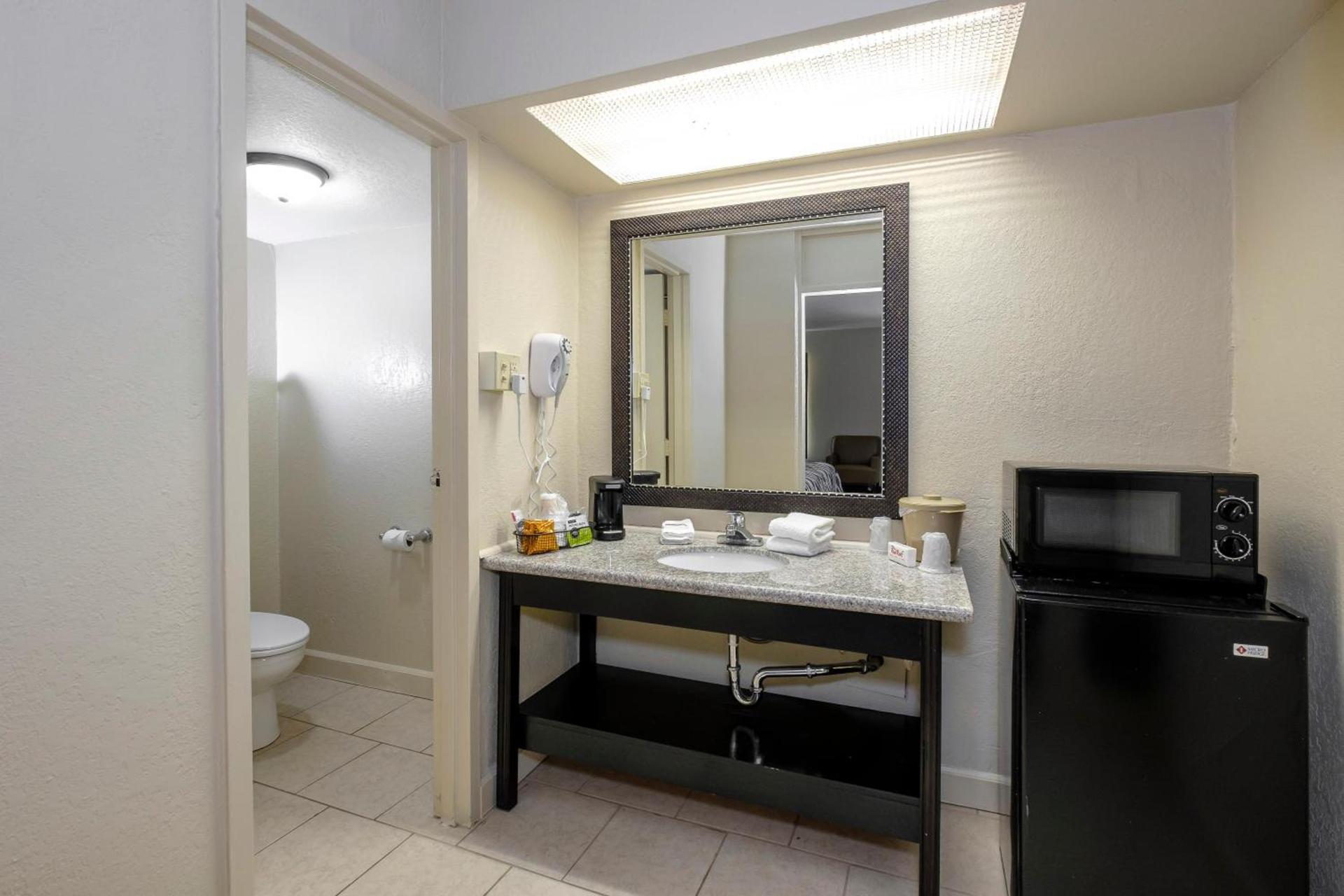 Red Roof Inn Hot Springs photo 28