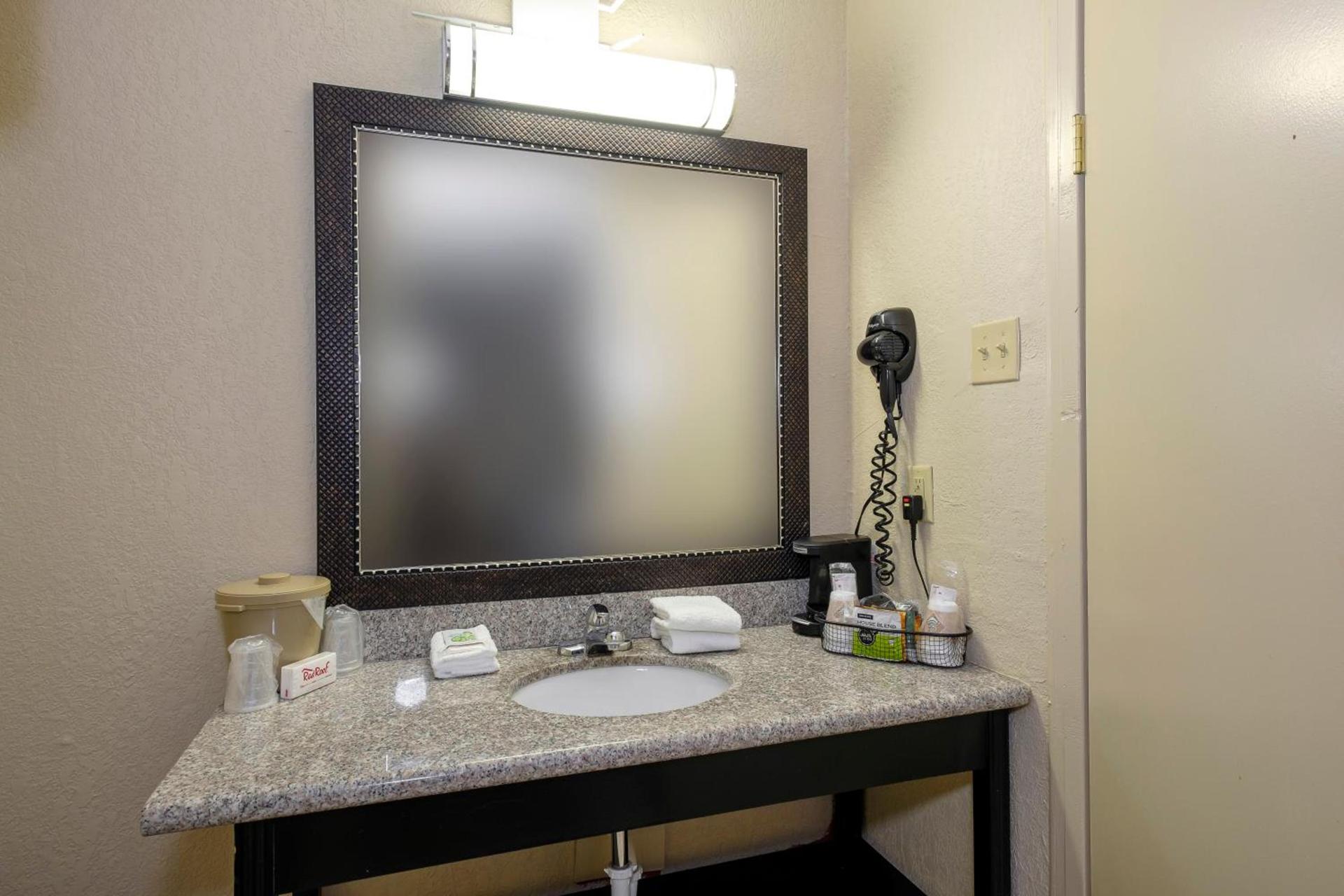 Red Roof Inn Hot Springs photo 27