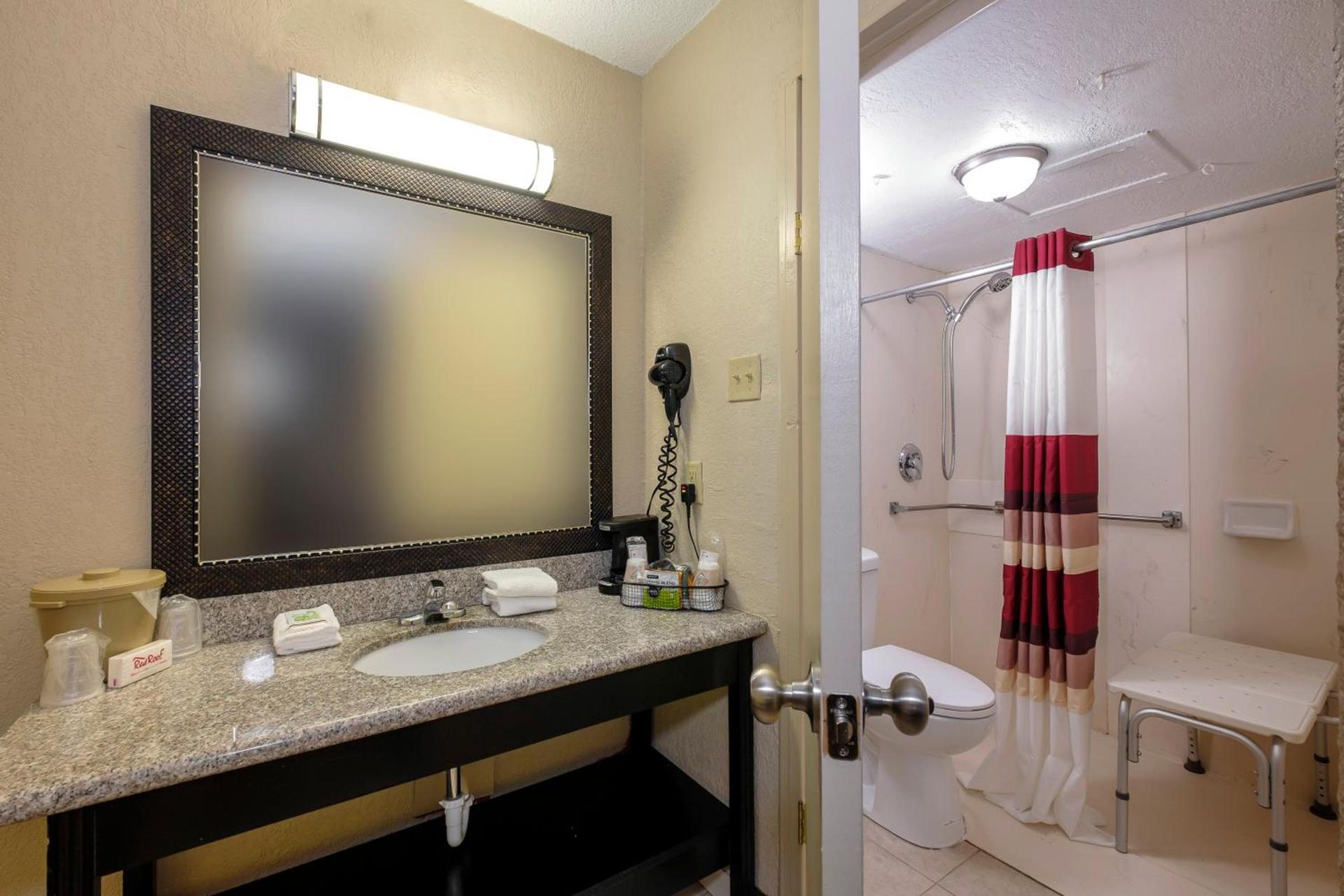 Red Roof Inn Hot Springs photo 31
