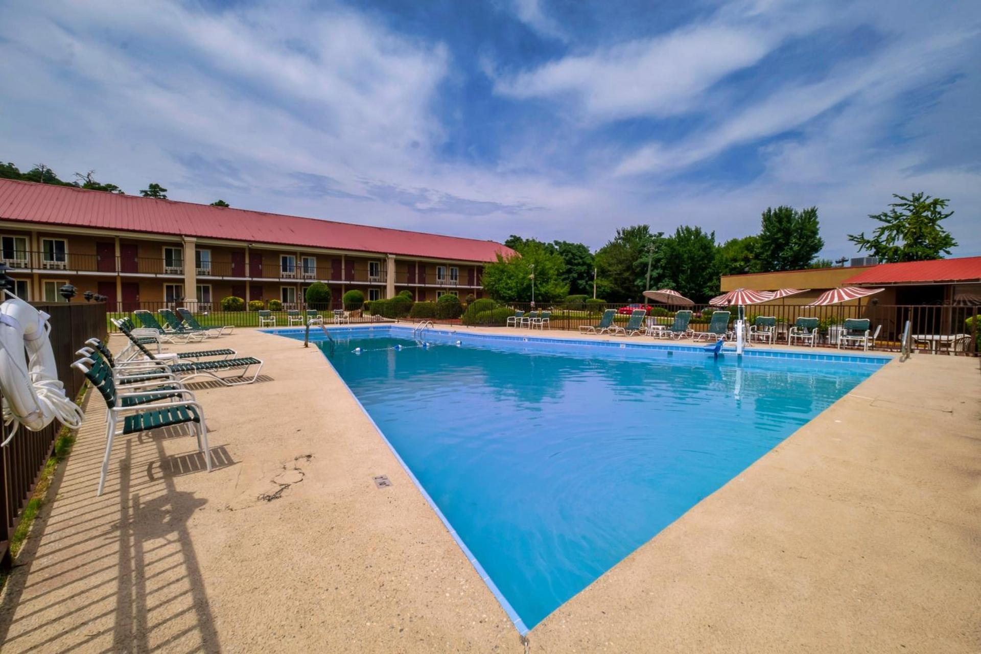 Red Roof Inn Hot Springs photo 5