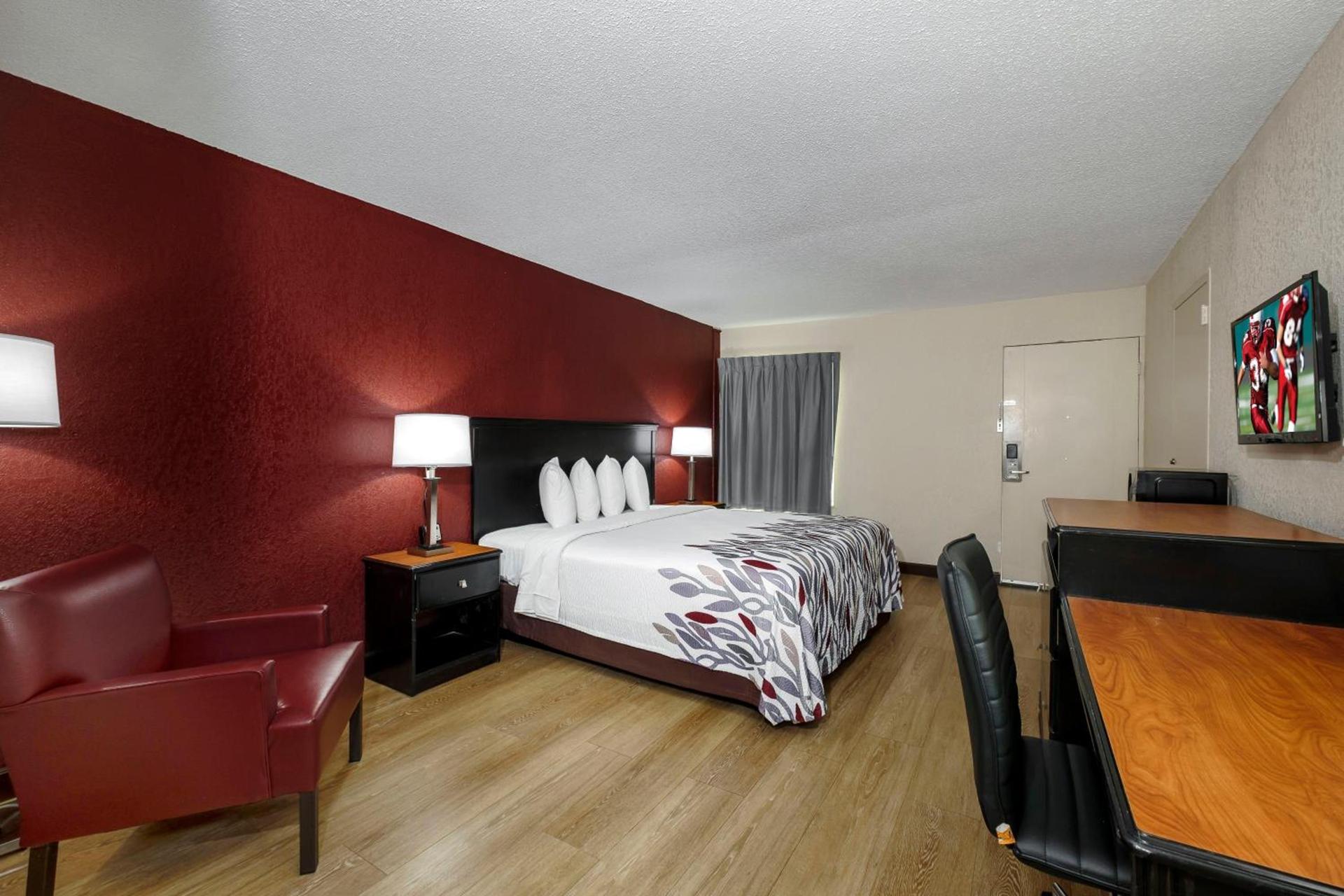 Red Roof Inn Hot Springs photo 16