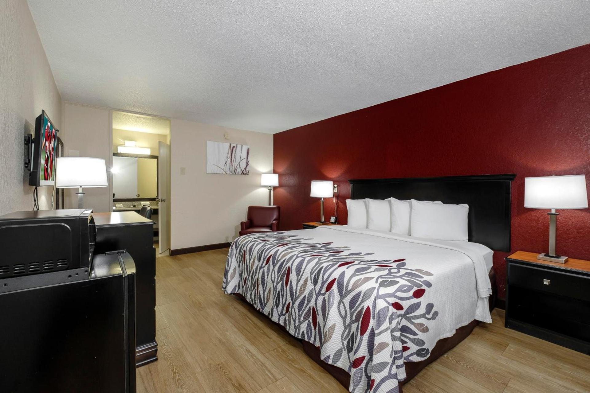 Red Roof Inn Hot Springs photo 17