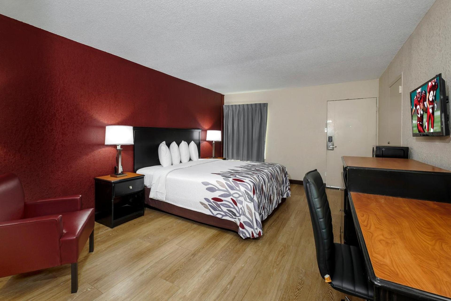 Red Roof Inn Hot Springs photo 21