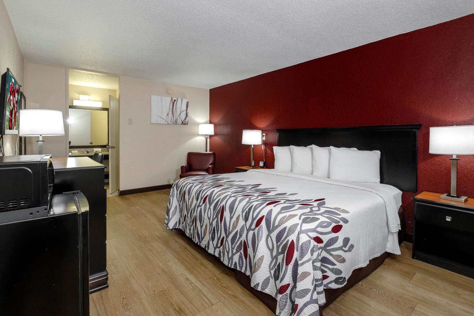 Red Roof Inn Hot Springs photo 22