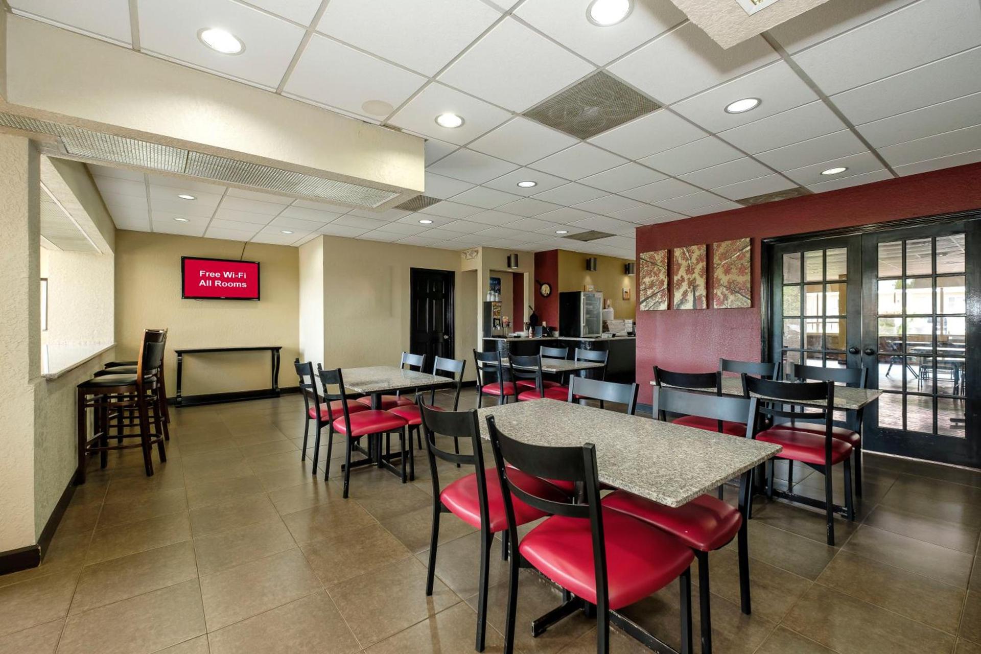 Red Roof Inn Hot Springs photo 11