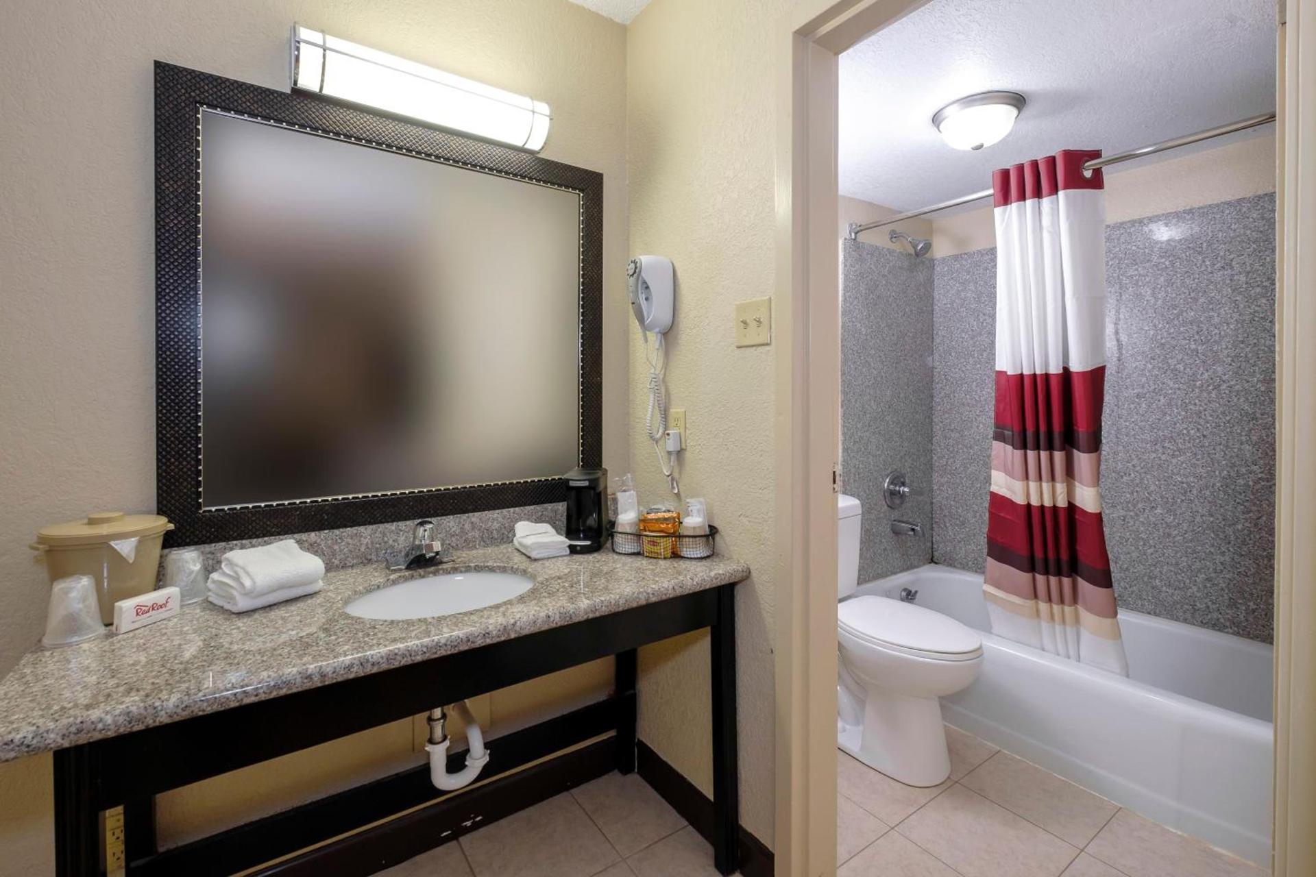 Red Roof Inn Hot Springs photo 29