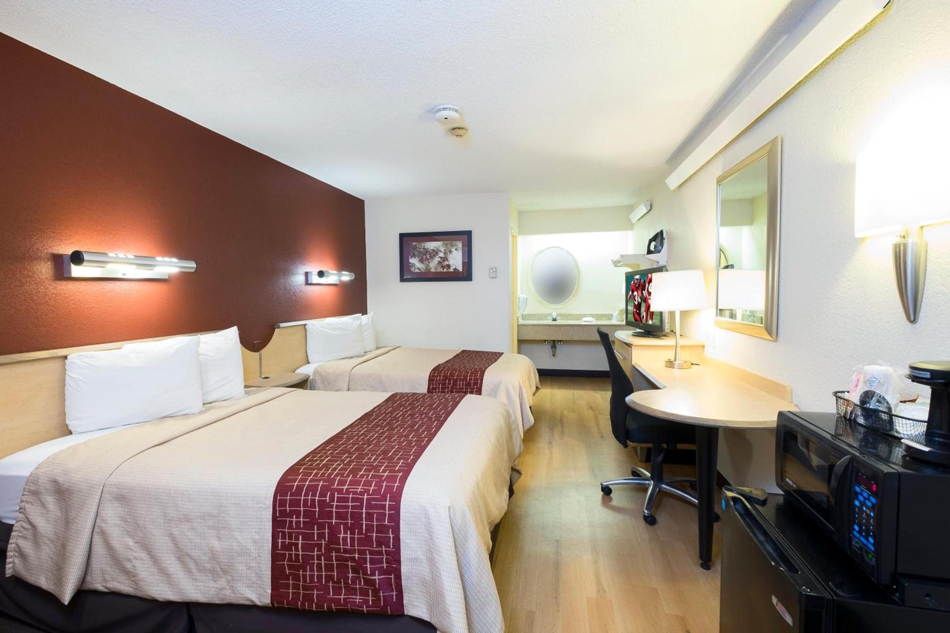 Red Roof Inn Parkersburg photo 11