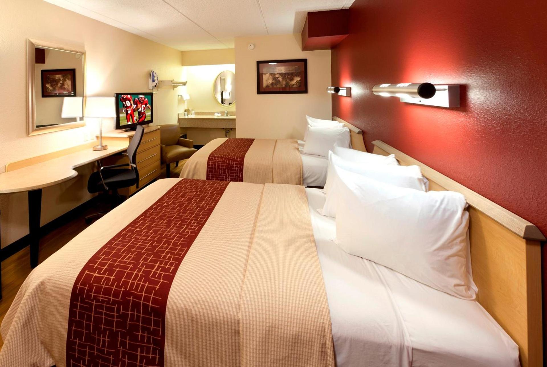 Red Roof Inn Parkersburg photo 13
