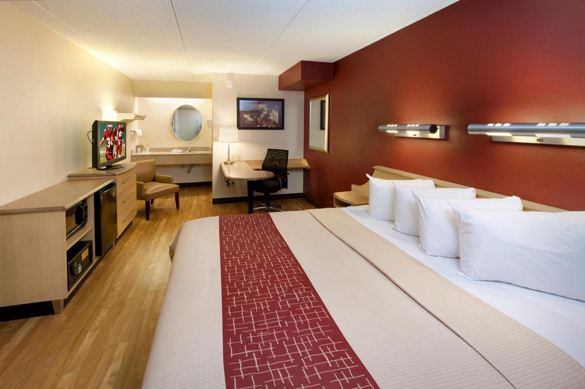 Red Roof Inn Parkersburg photo 6
