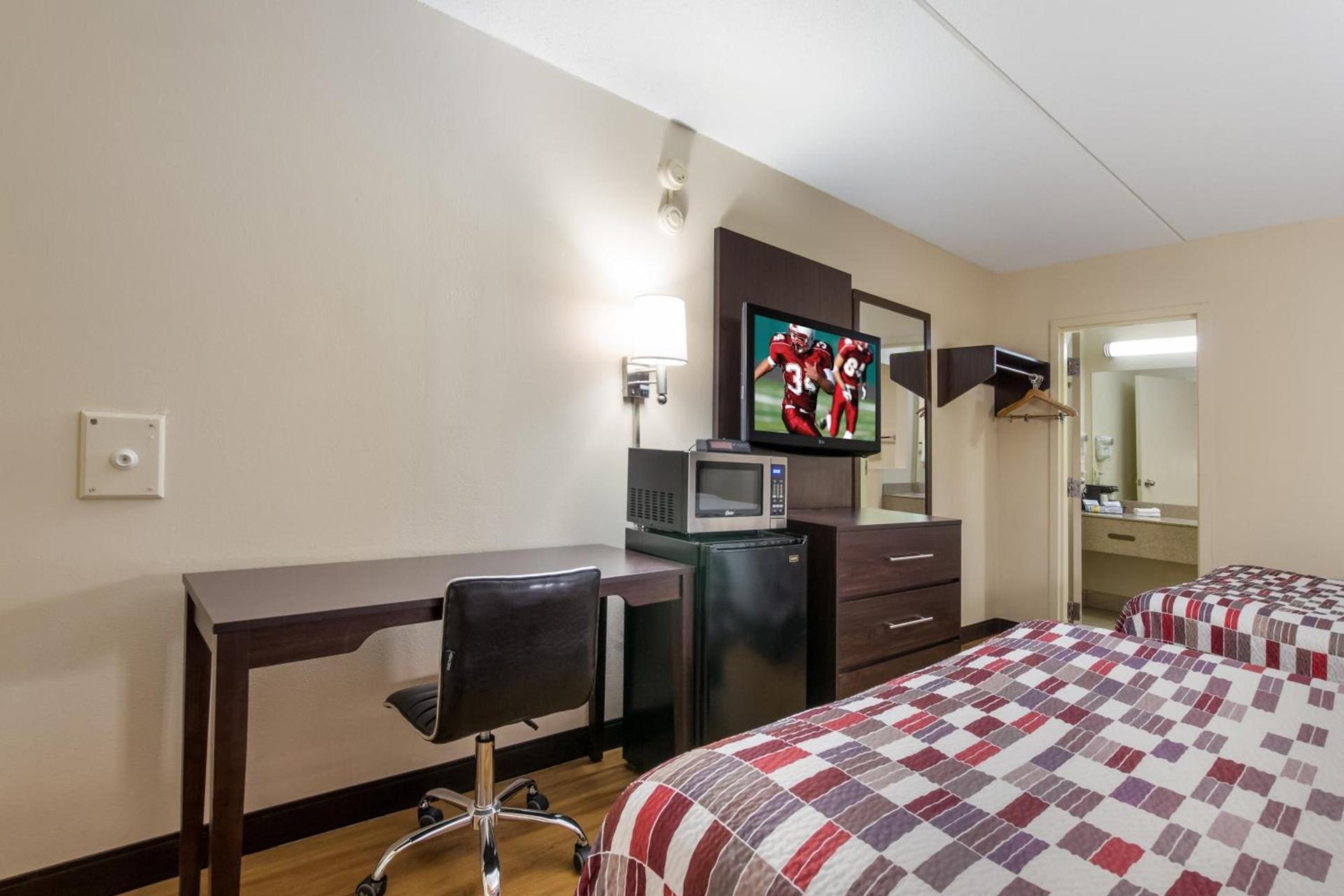 Red Roof Inn Shelbyville photo 19