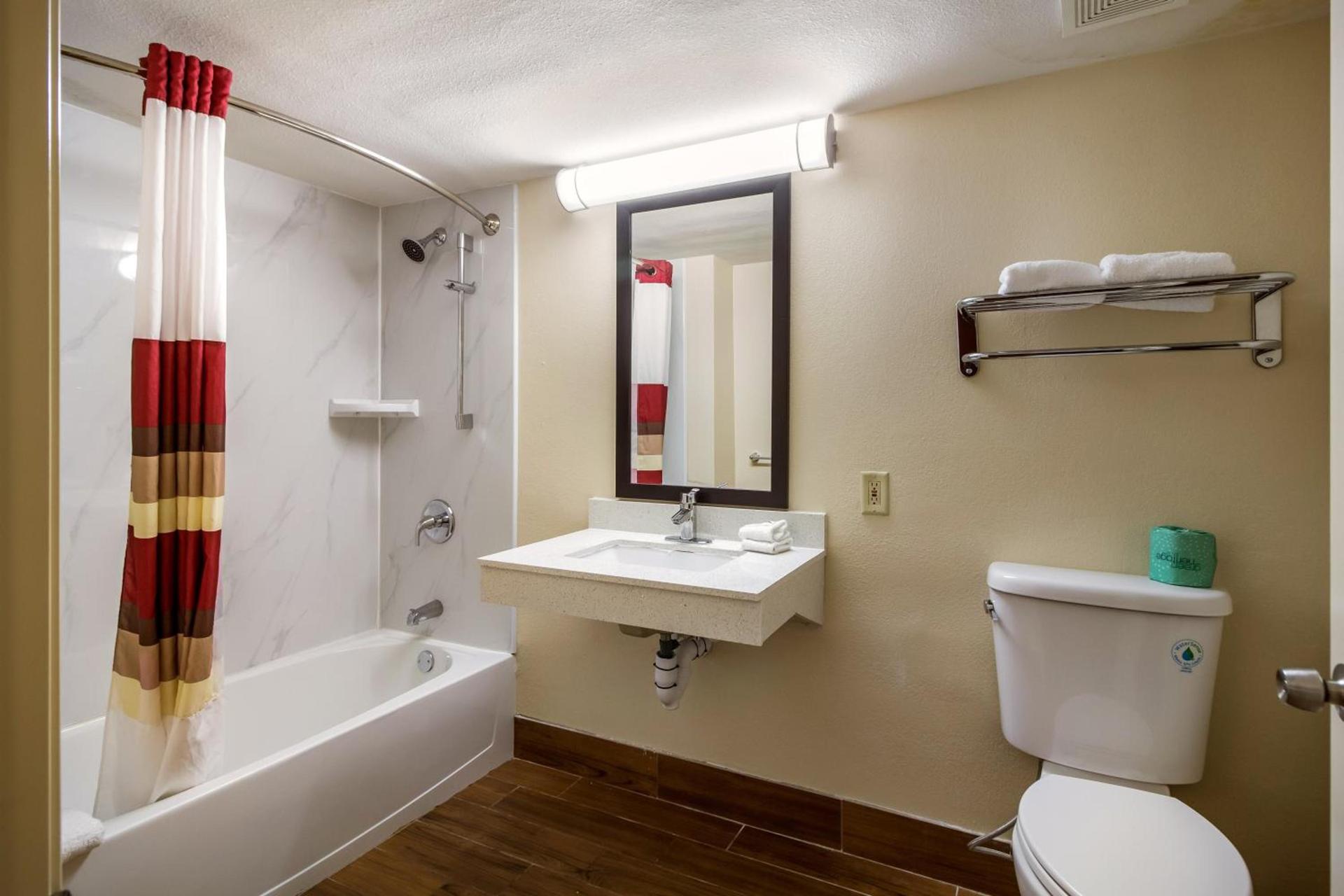 Red Roof Inn Houston East I-10 photo 23