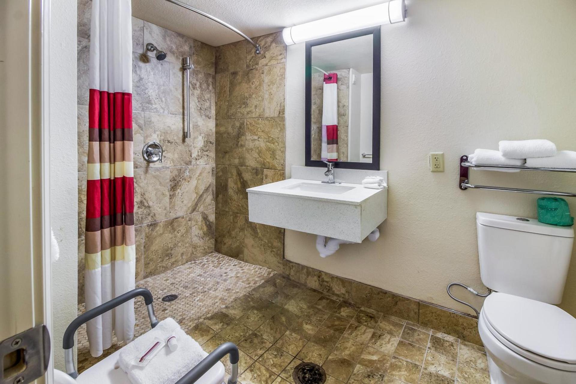 Red Roof Inn Houston East I-10 photo 27