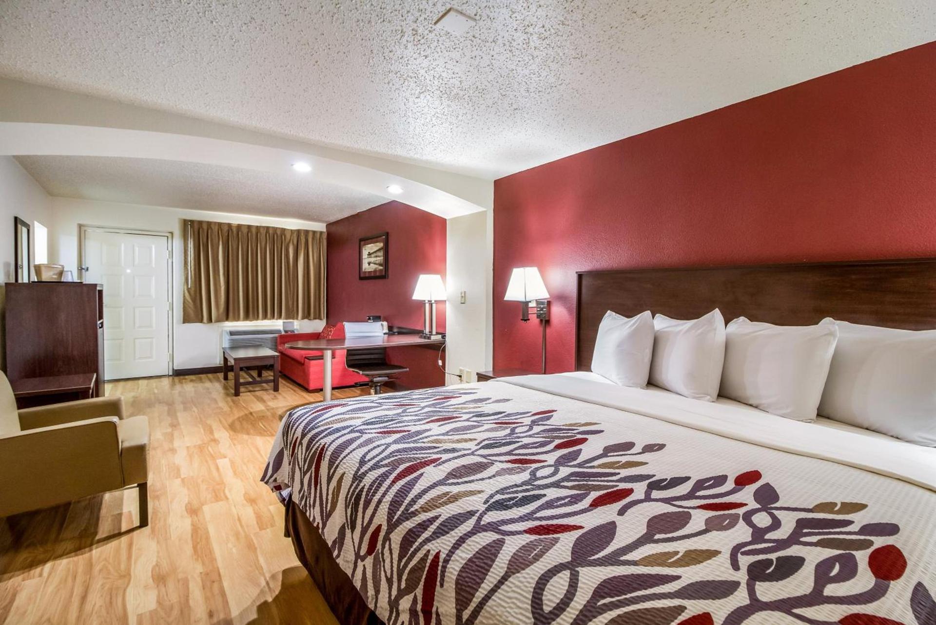 Red Roof Inn Houston East I-10 photo 7