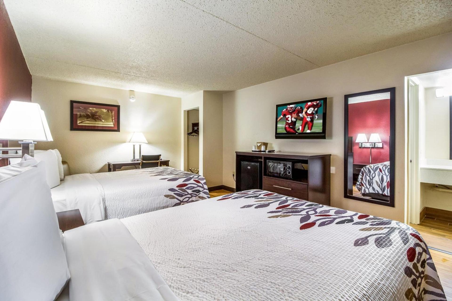 Red Roof Inn Houston East I-10 photo 11