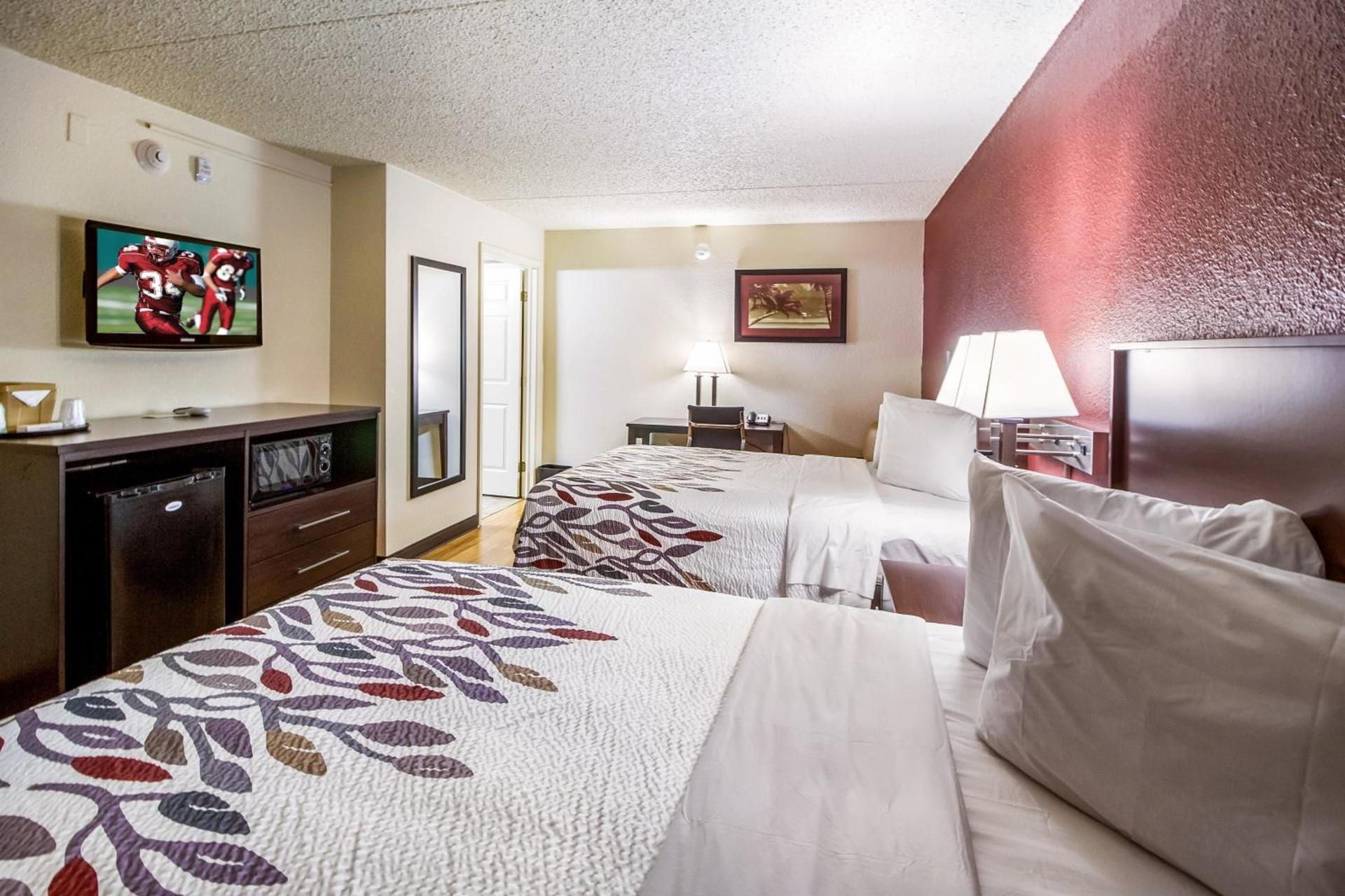 Red Roof Inn Houston East I-10 photo 12
