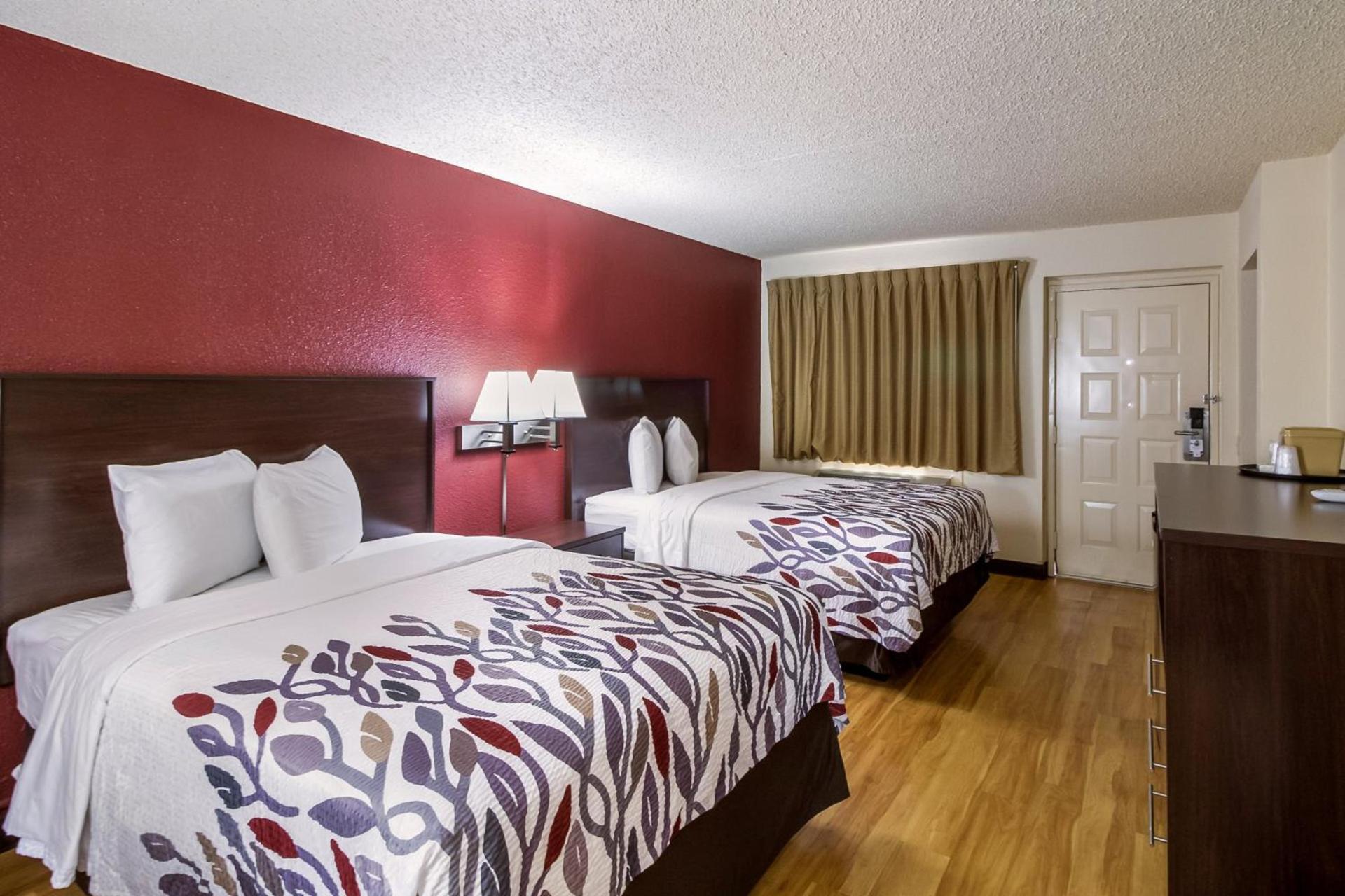 Red Roof Inn Houston East I-10 photo 9