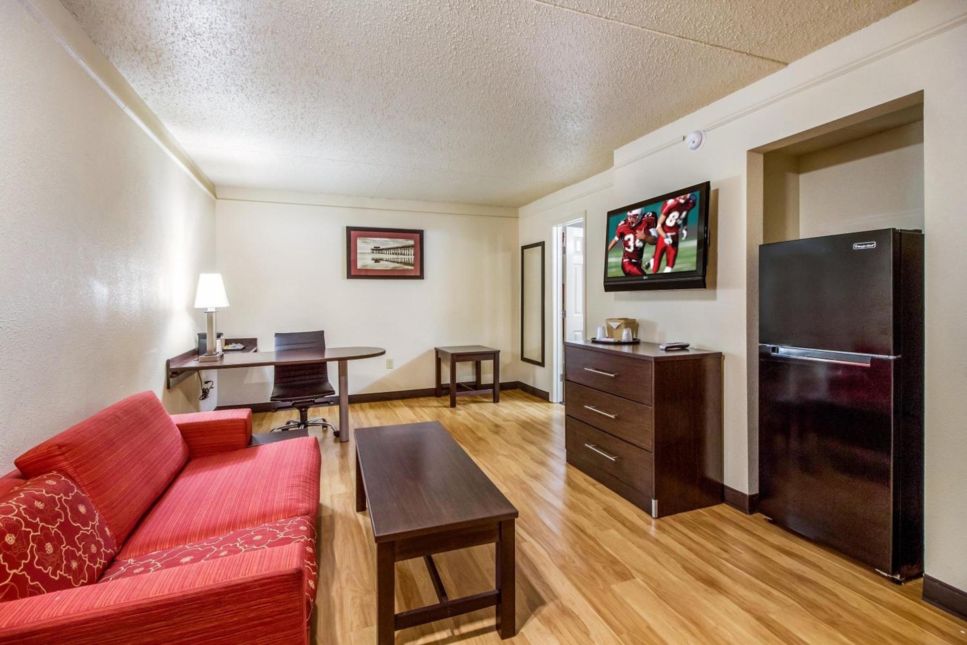 Red Roof Inn Houston East I-10 photo 15