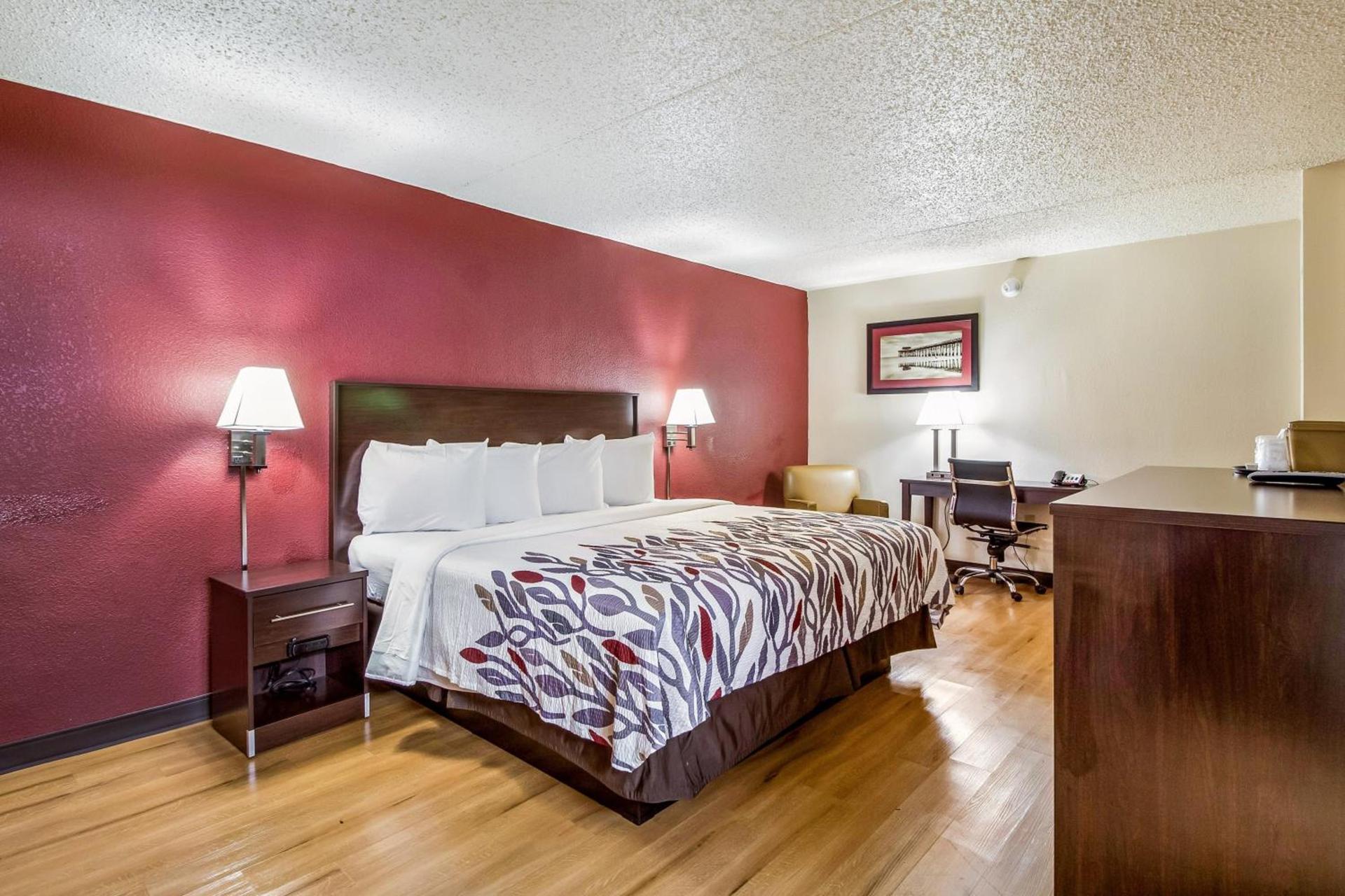 Red Roof Inn Houston East I-10 photo 17