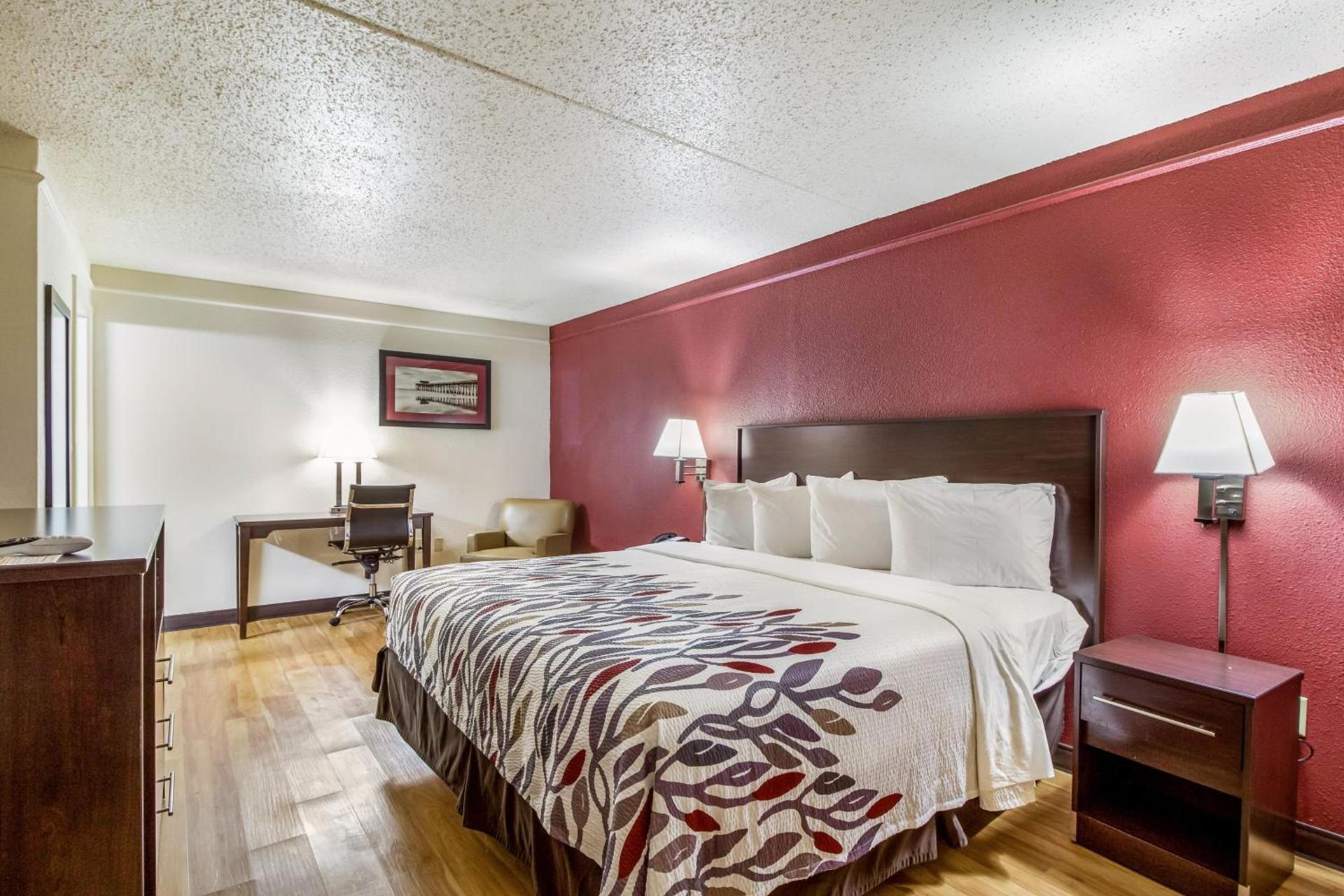Red Roof Inn Houston East I-10 photo 19