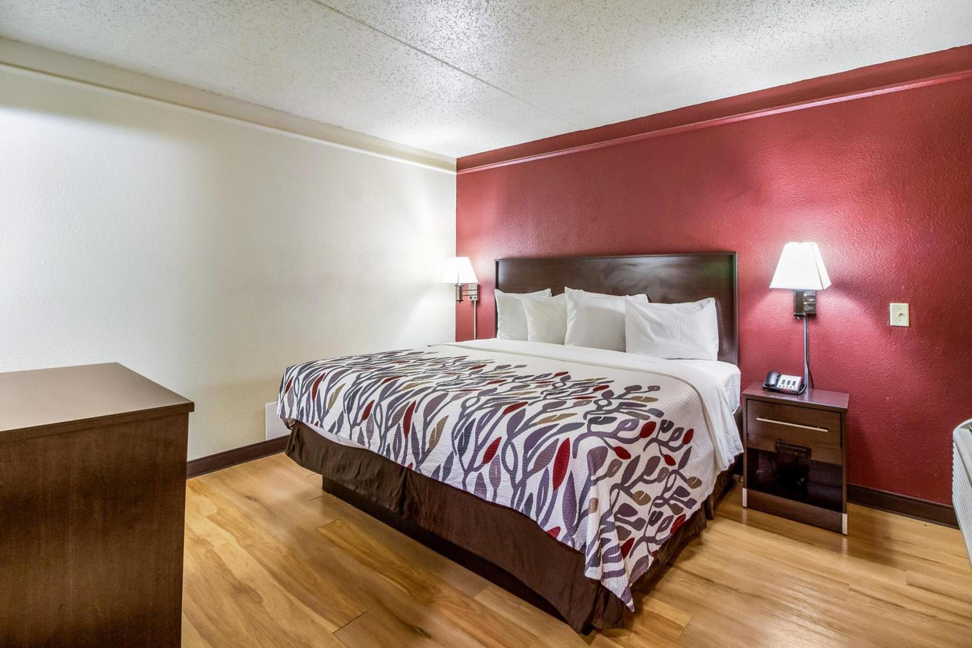 Red Roof Inn Houston East I-10 photo 14