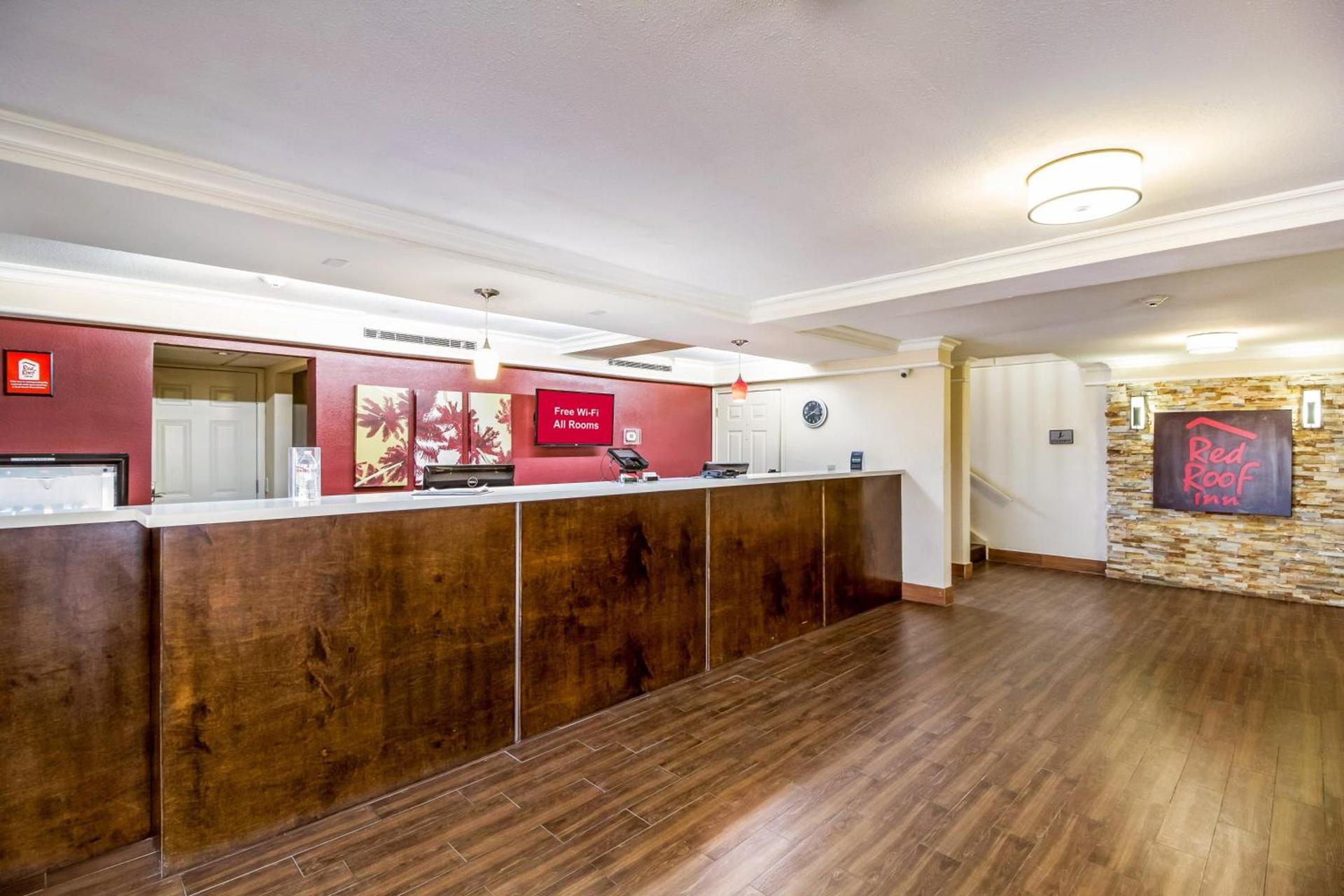 Red Roof Inn Houston East I-10 photo 4