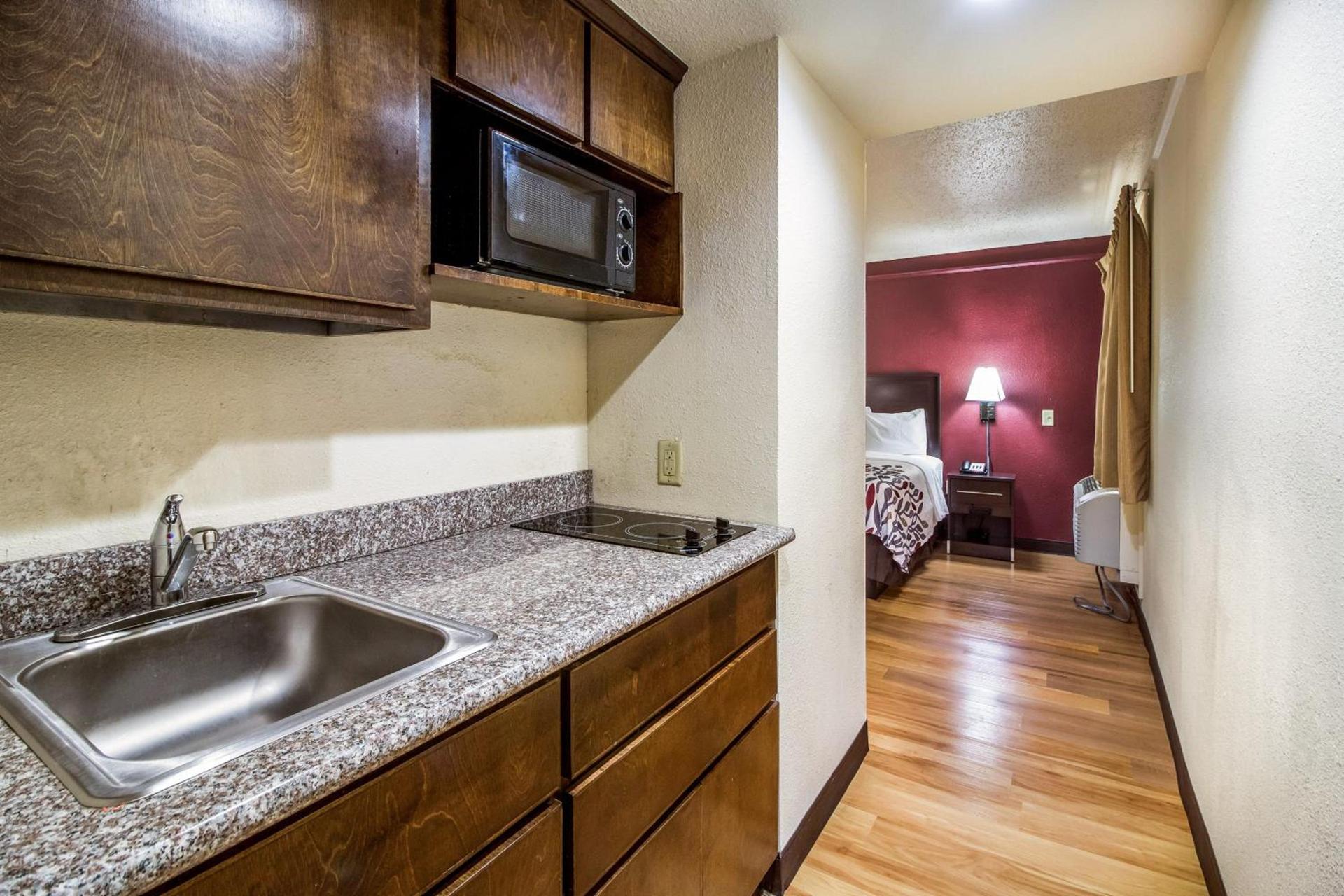 Red Roof Inn Houston East I-10 photo 16