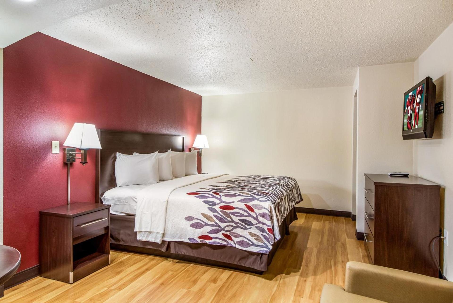 Red Roof Inn Houston East I-10 photo 8
