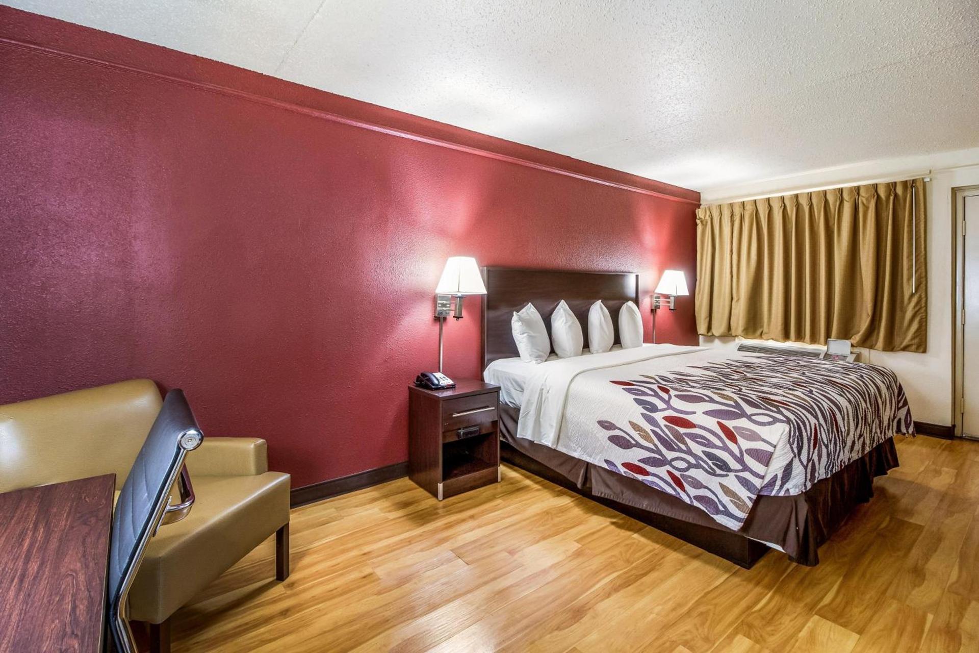 Red Roof Inn Houston East I-10 photo 21