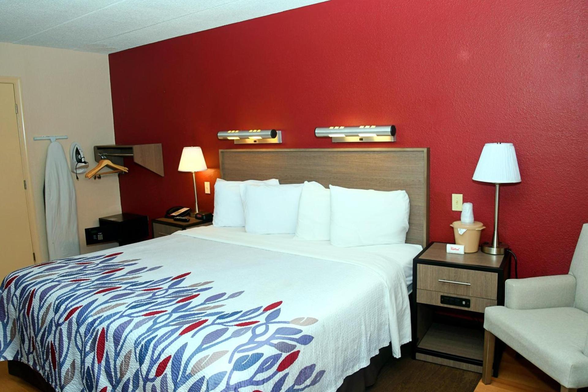 Red Roof Inn Richmond South photo 23