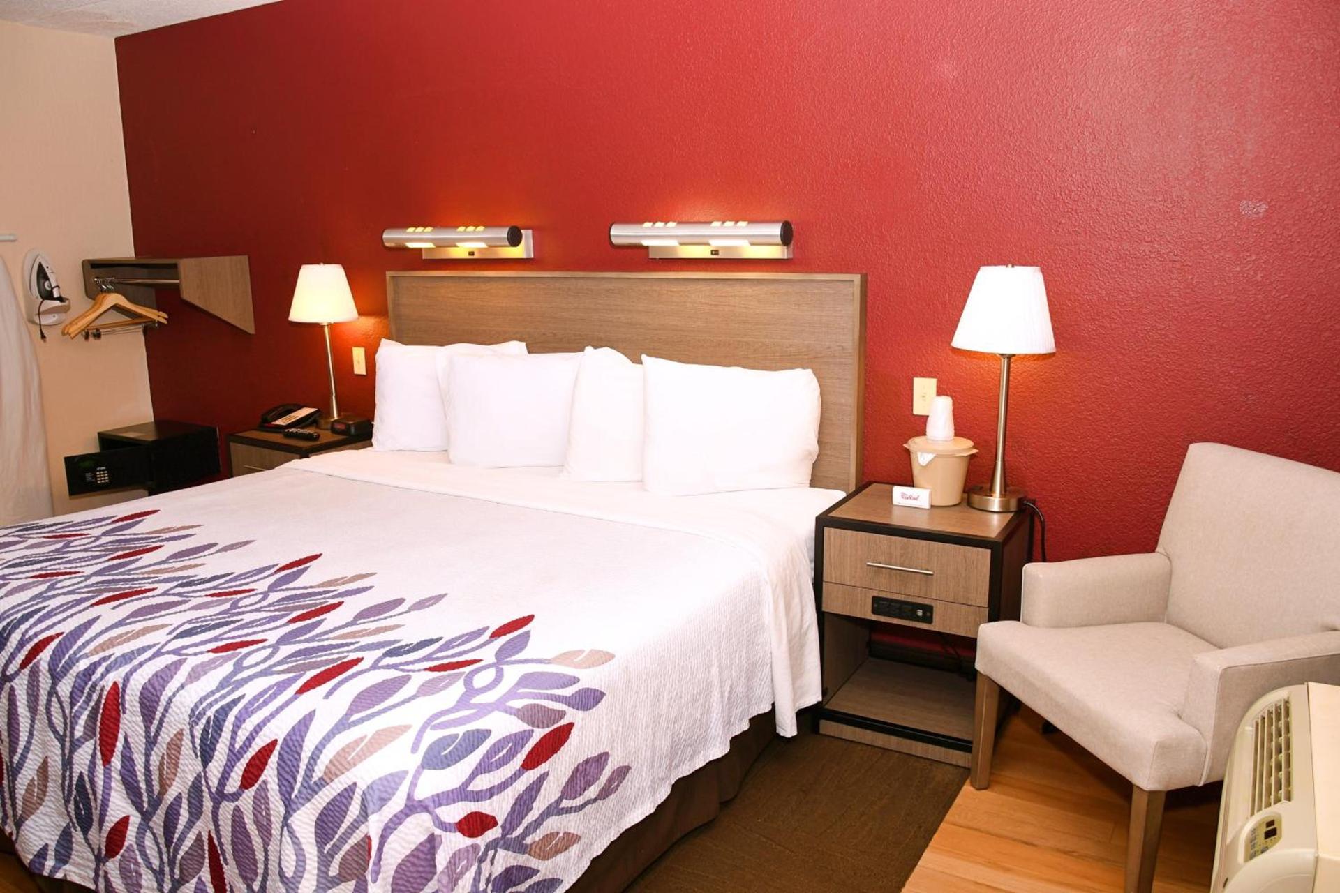 Red Roof Inn Richmond South photo 24