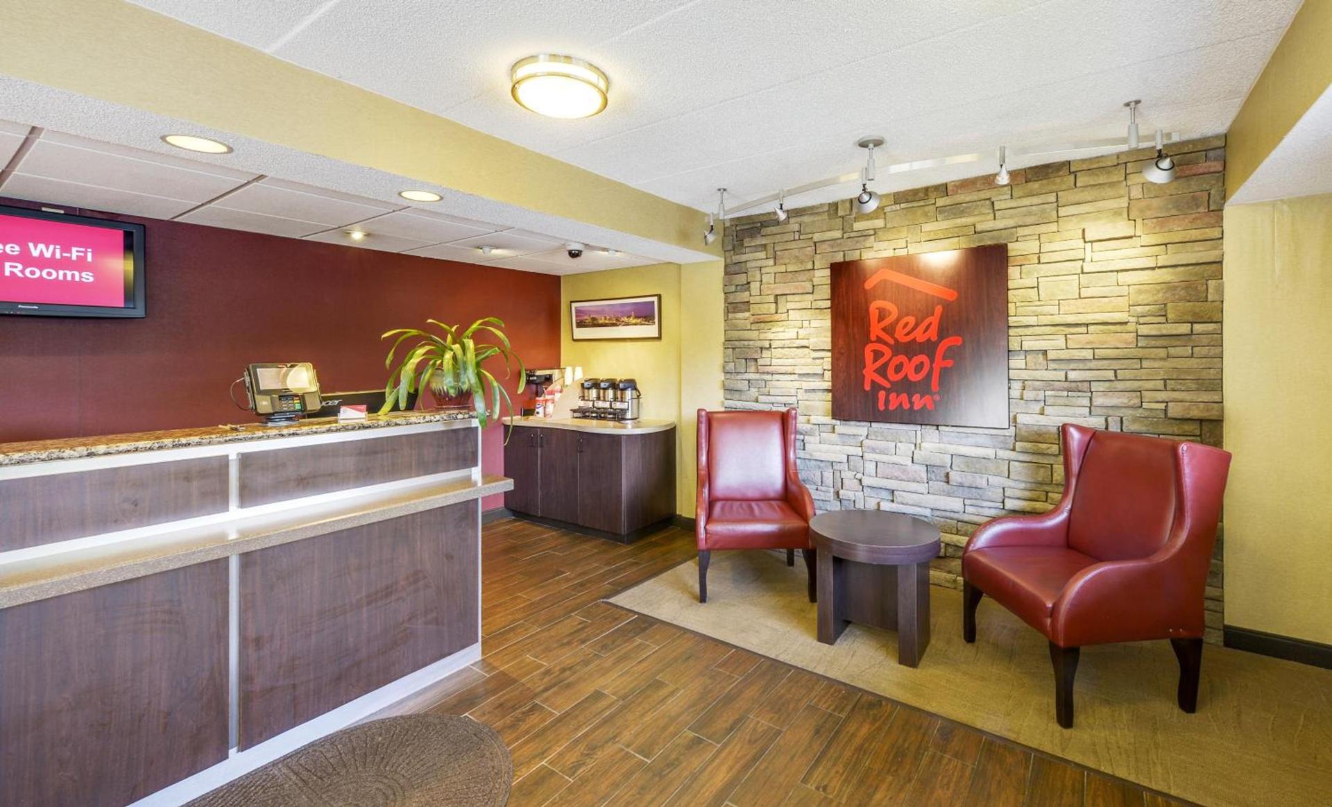 Red Roof Inn Richmond South photo 9