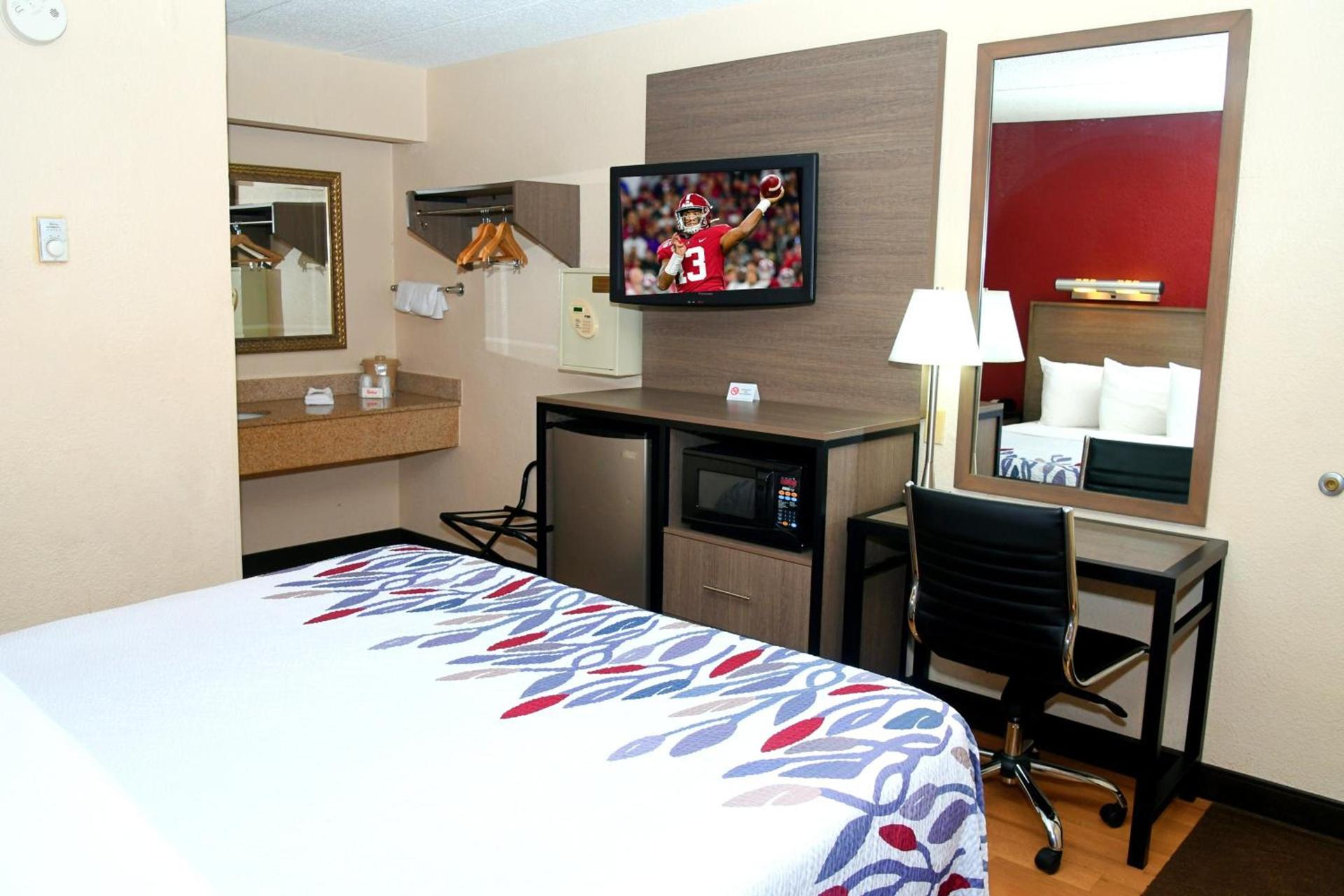 Red Roof Inn Richmond South photo 16