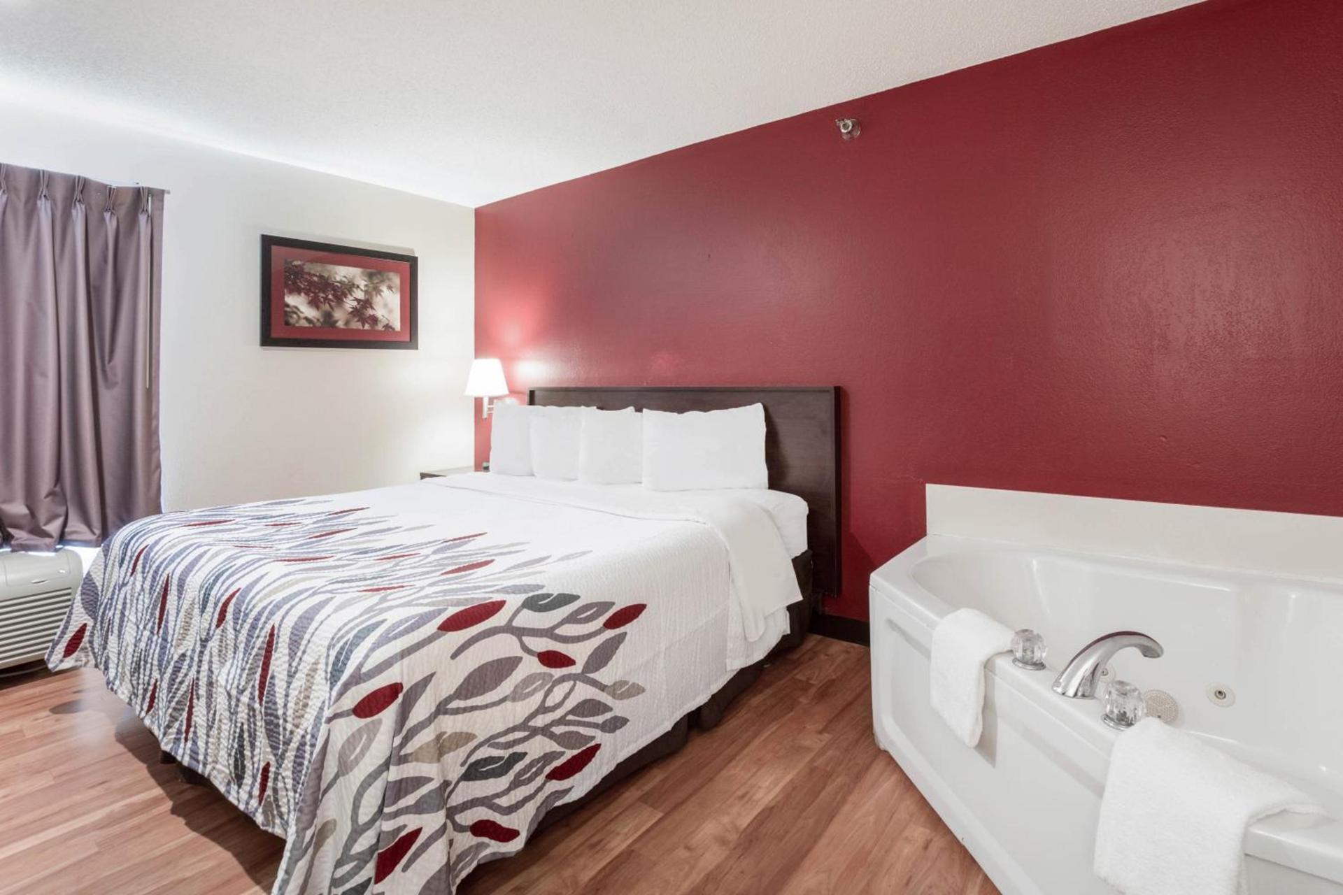 Red Roof Inn Richmond, KY photo 17