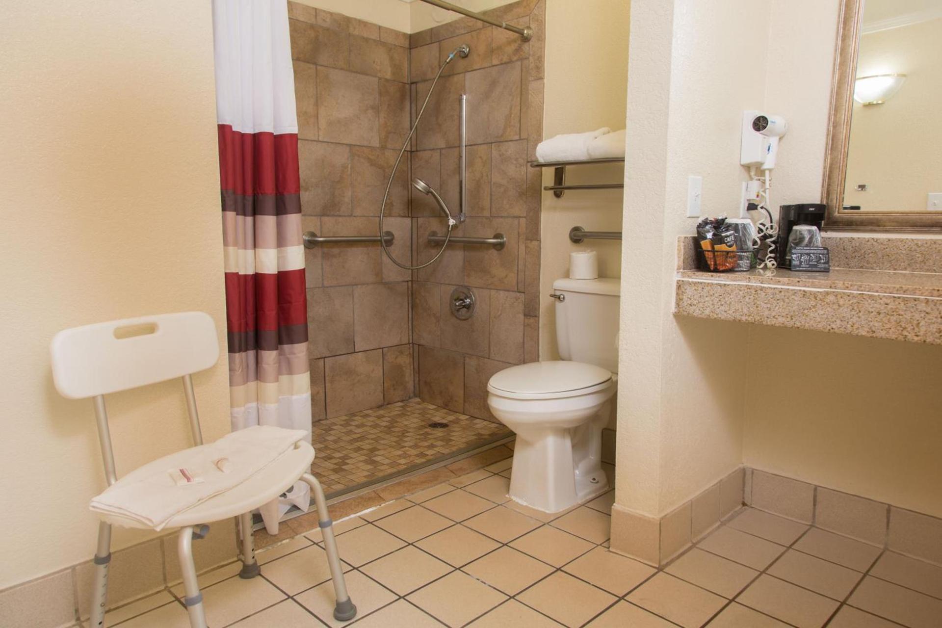 Red Roof Inn Ardmore photo 25